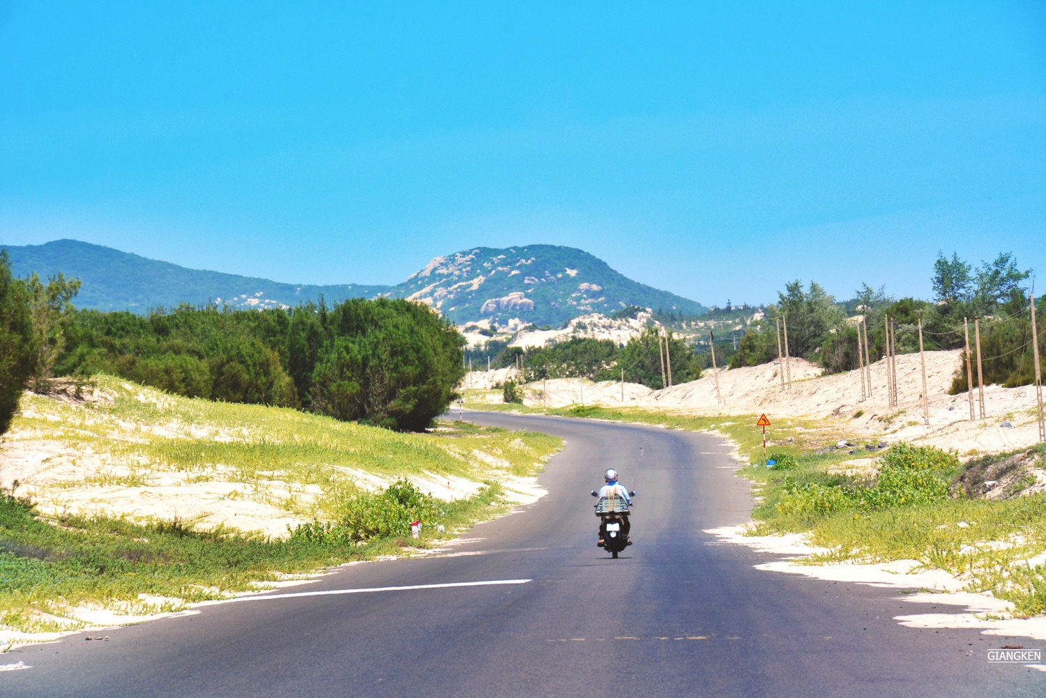 Cung duong bien Nam Trung Bo anh 14