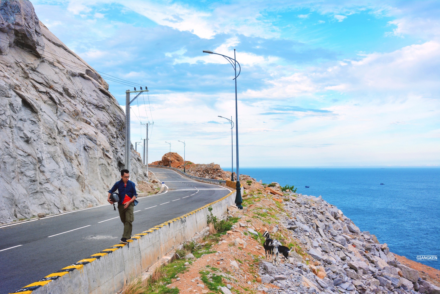 Cung duong bien Nam Trung Bo anh 8