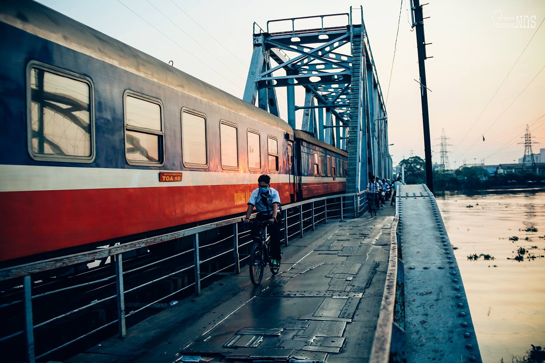 Binh minh hoang hon o Sai Gon anh 3