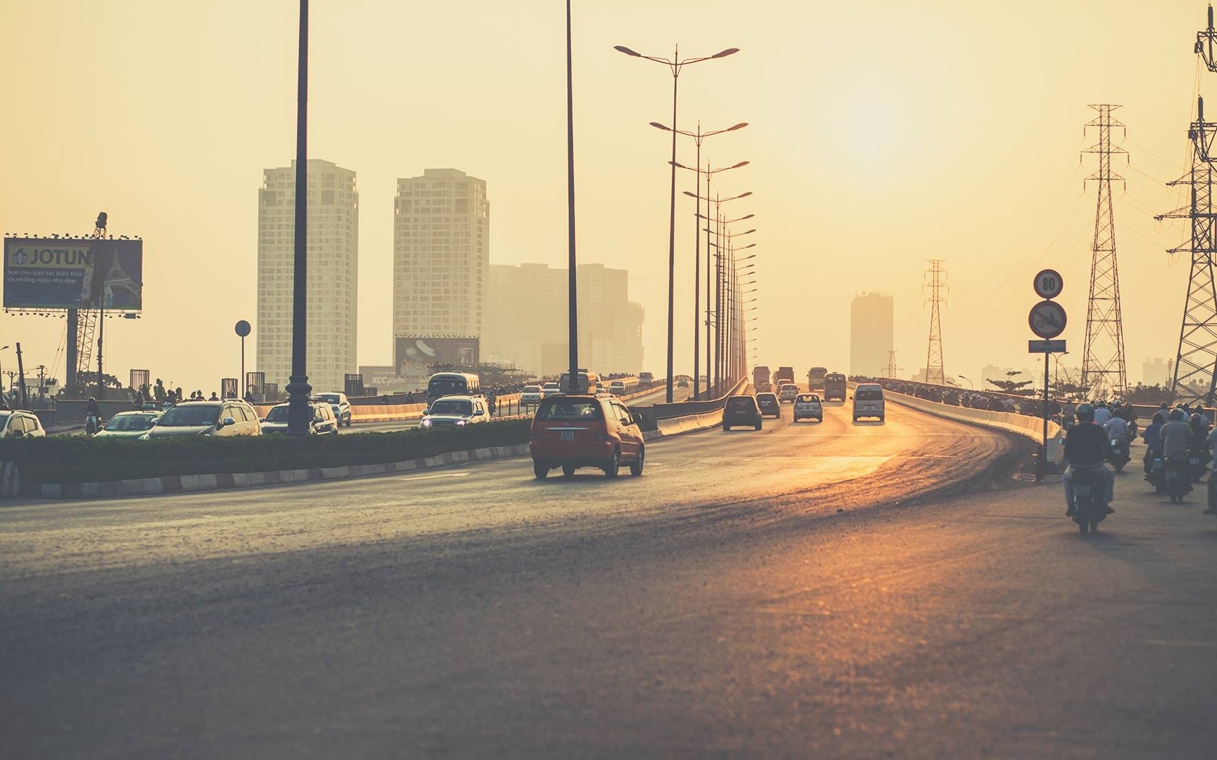 Binh minh, hoang hon khap neo Sai Gon hinh anh