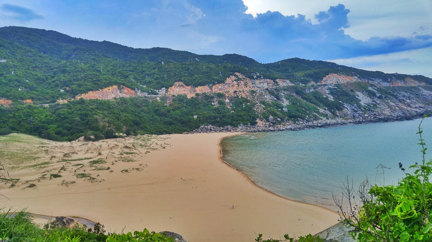 Ngut ngan mau xanh tren cung duong bien Nha Trang - Tuy Hoa hinh anh