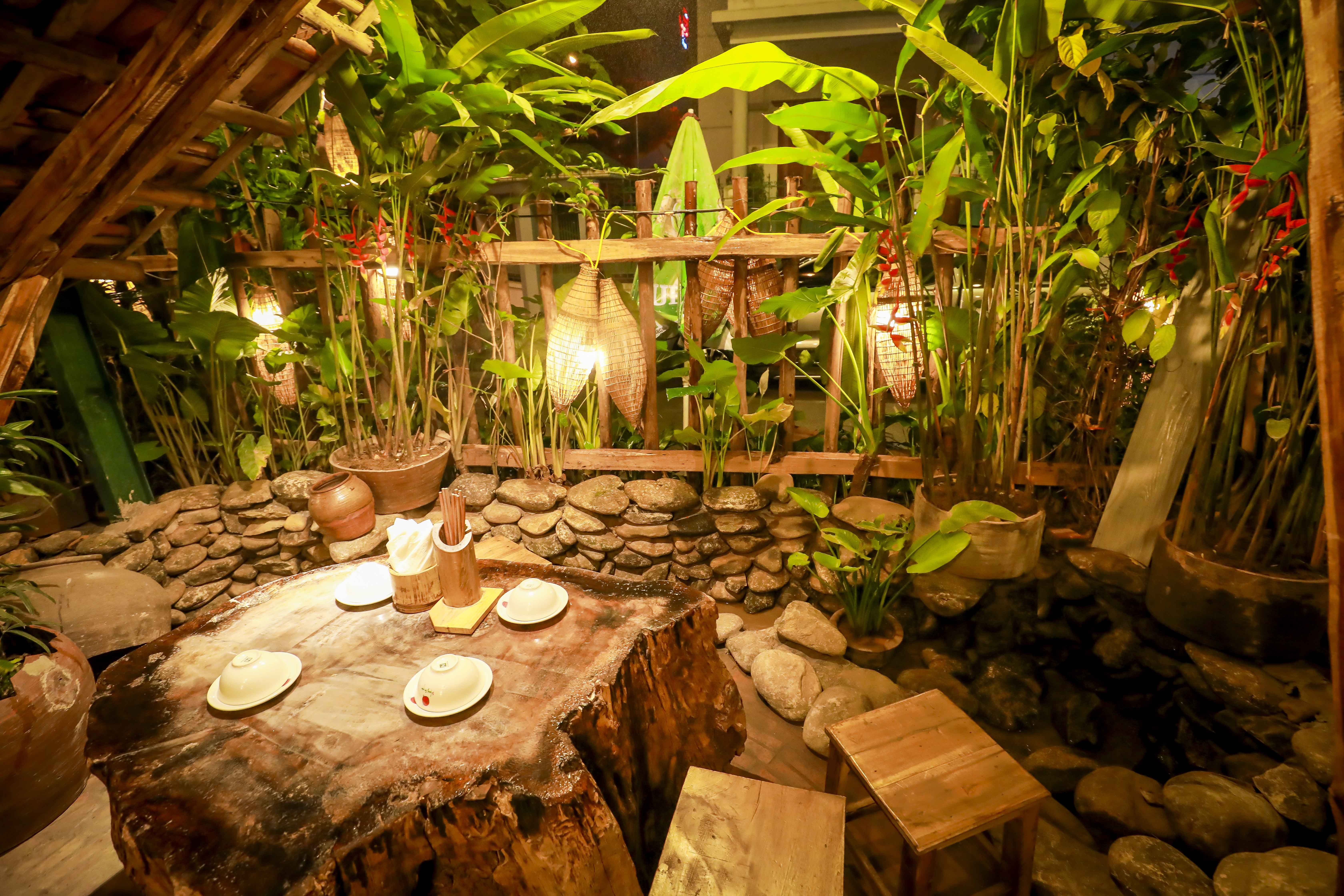 Quan an mang phong cach co trang o Ha Noi hinh anh