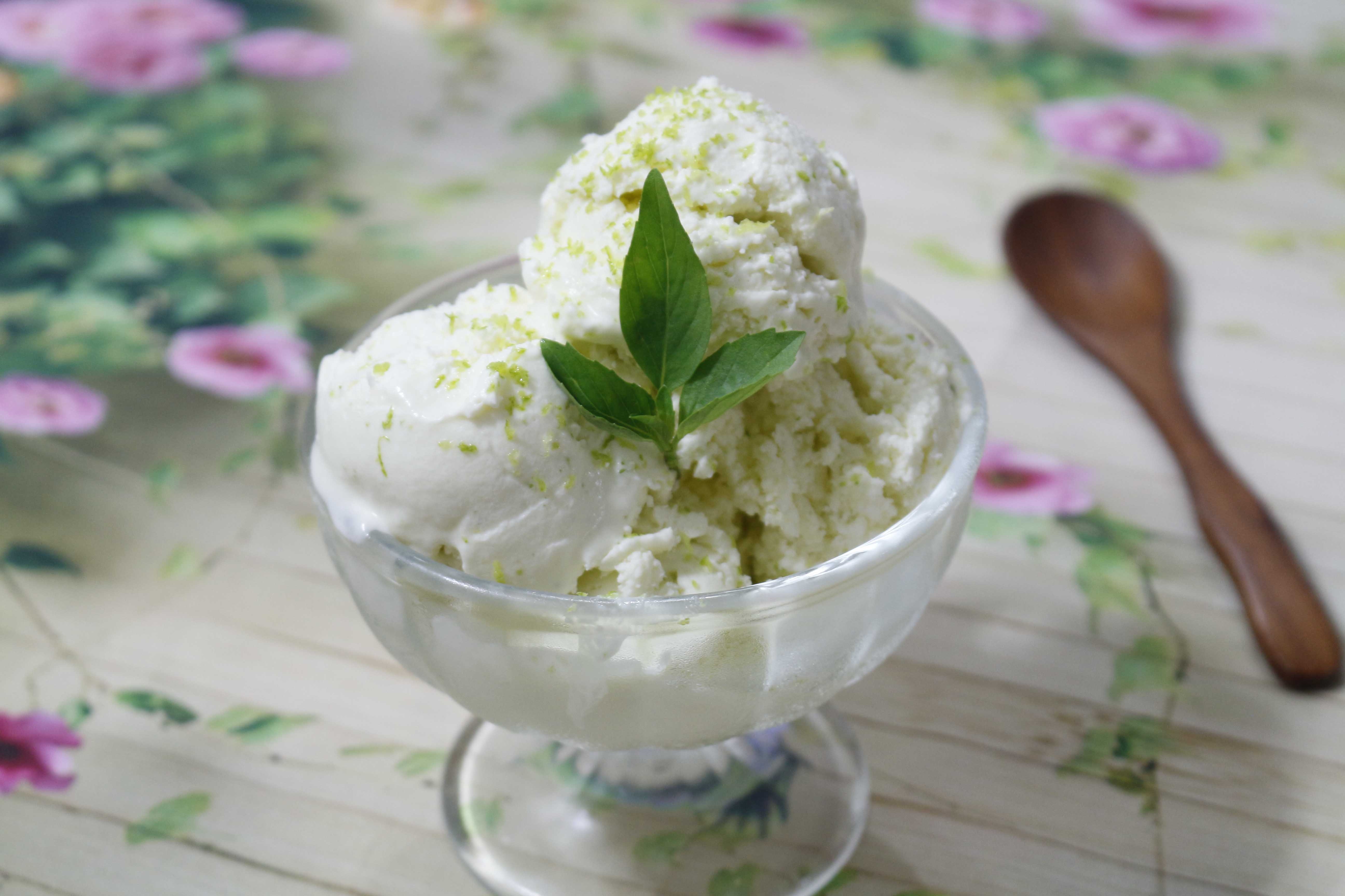 Cach lam kem sua chua huong chanh mat lanh hinh anh