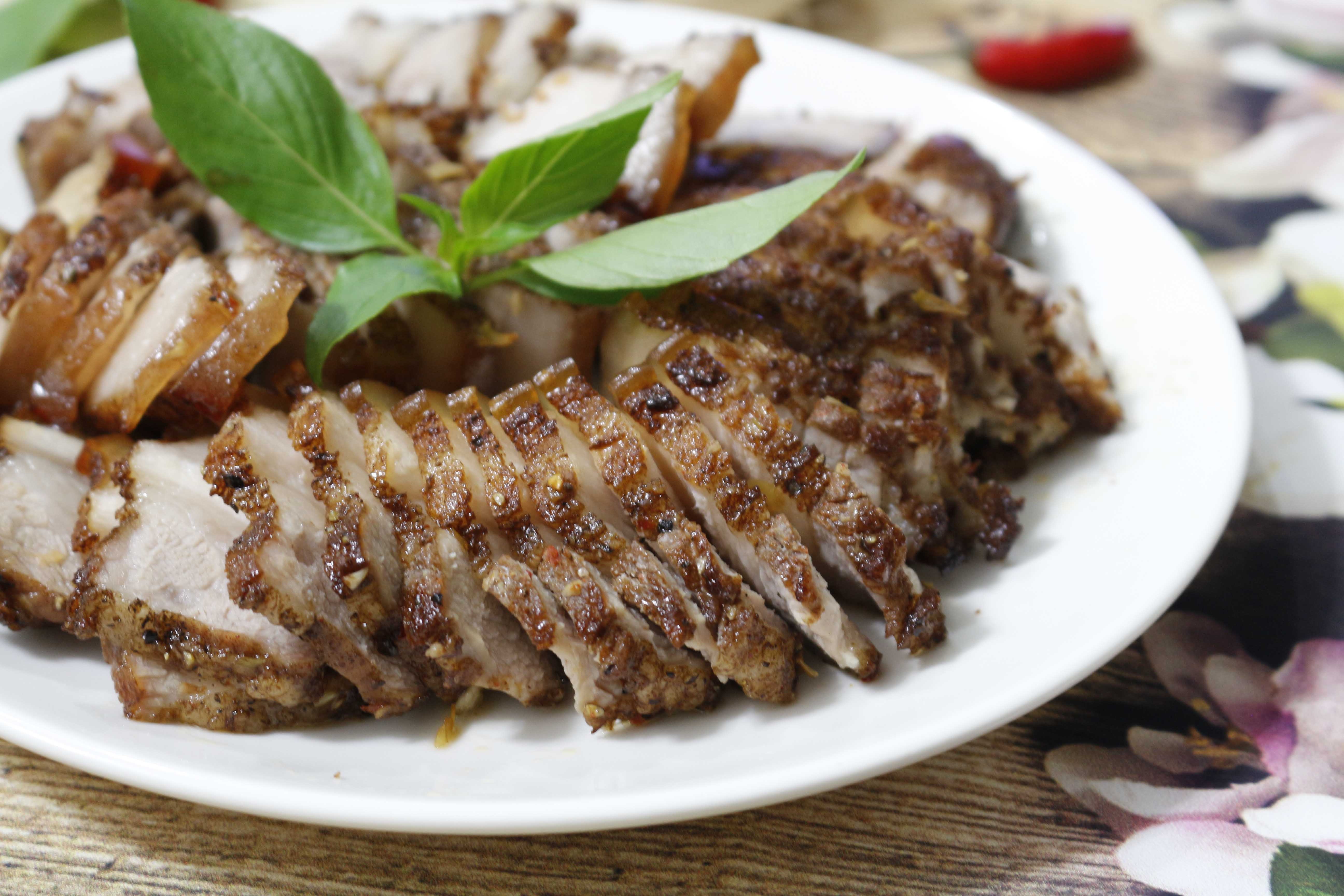 Thit ba chi nuong sa ot doi mon cho ngay cuoi tuan hinh anh