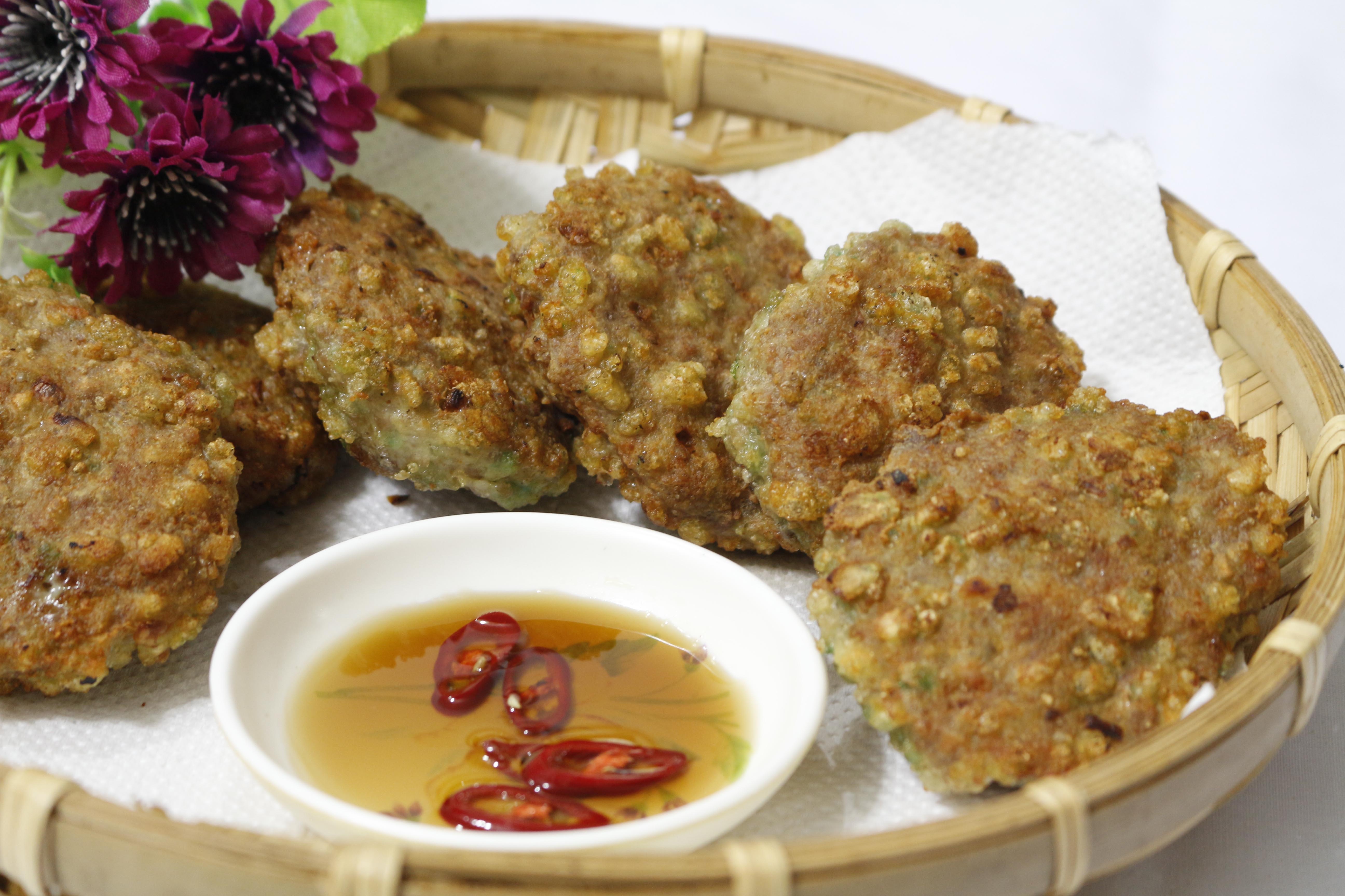 Cach lam mon cha com tai nha chi voi vai buoc don gian hinh anh