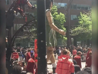 Mua roi khong lo tren duong pho hinh anh