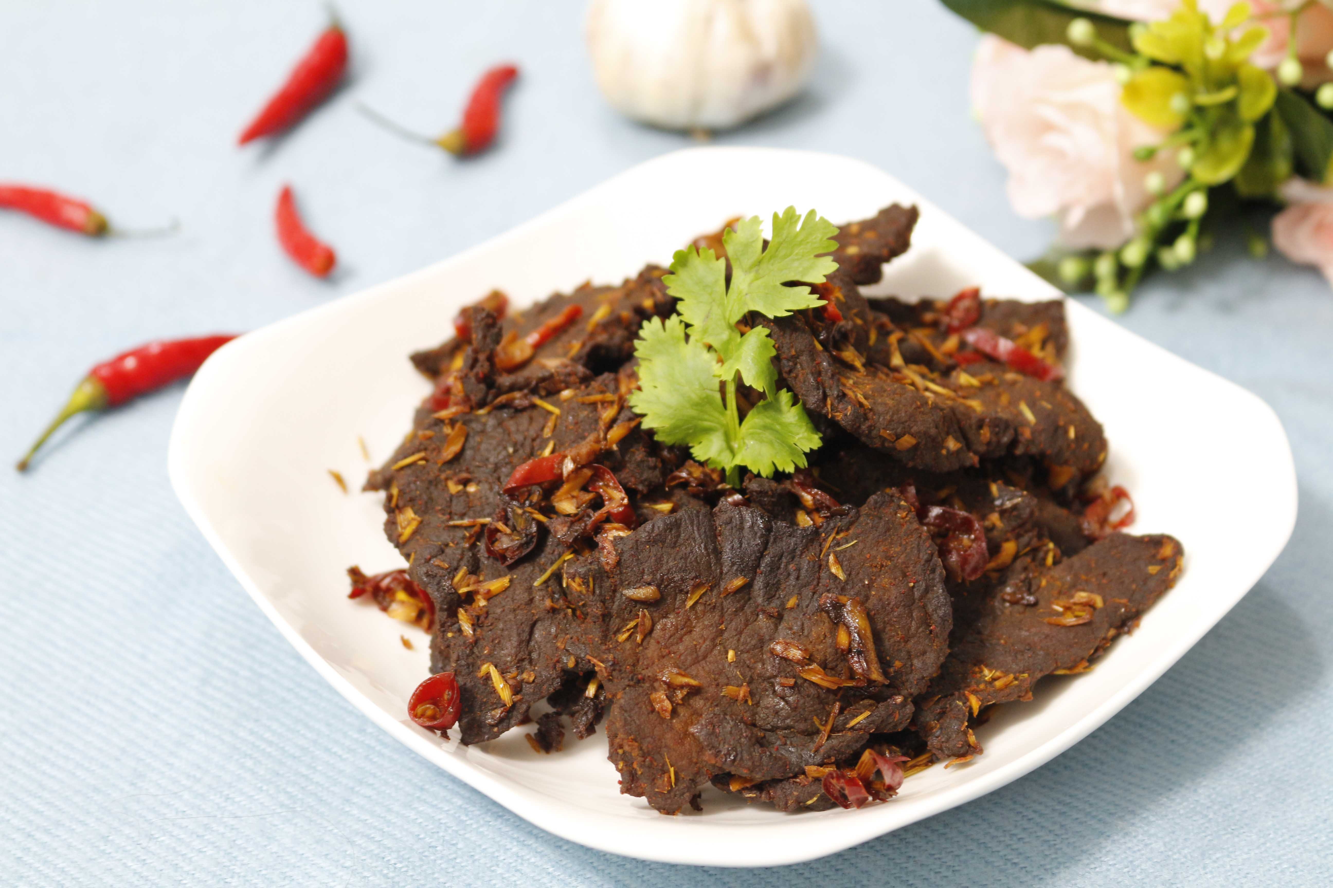 Tu lam mon thit bo kho hinh anh