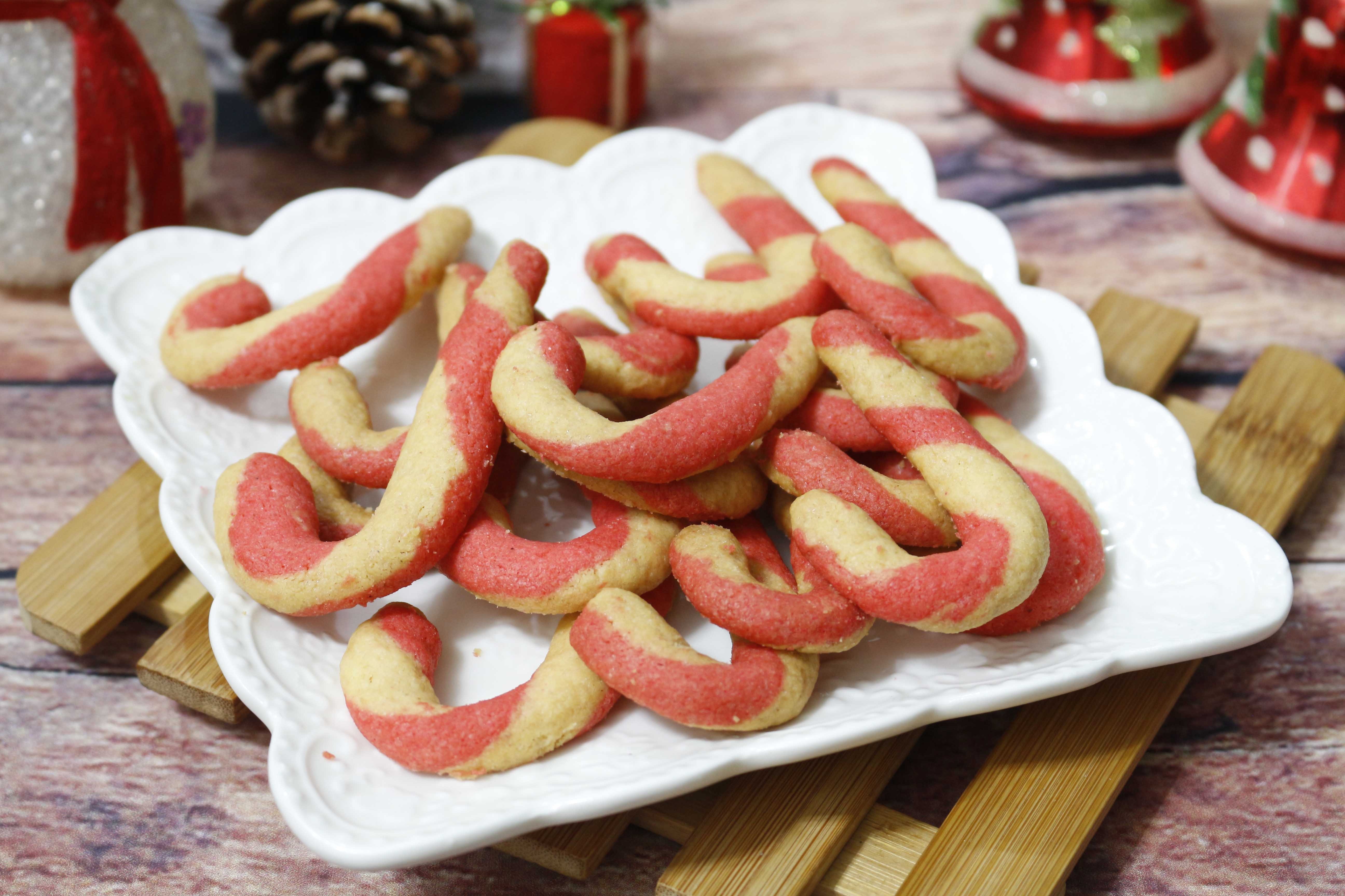 Banh quy hinh gay cho dem Giang Sinh hinh anh