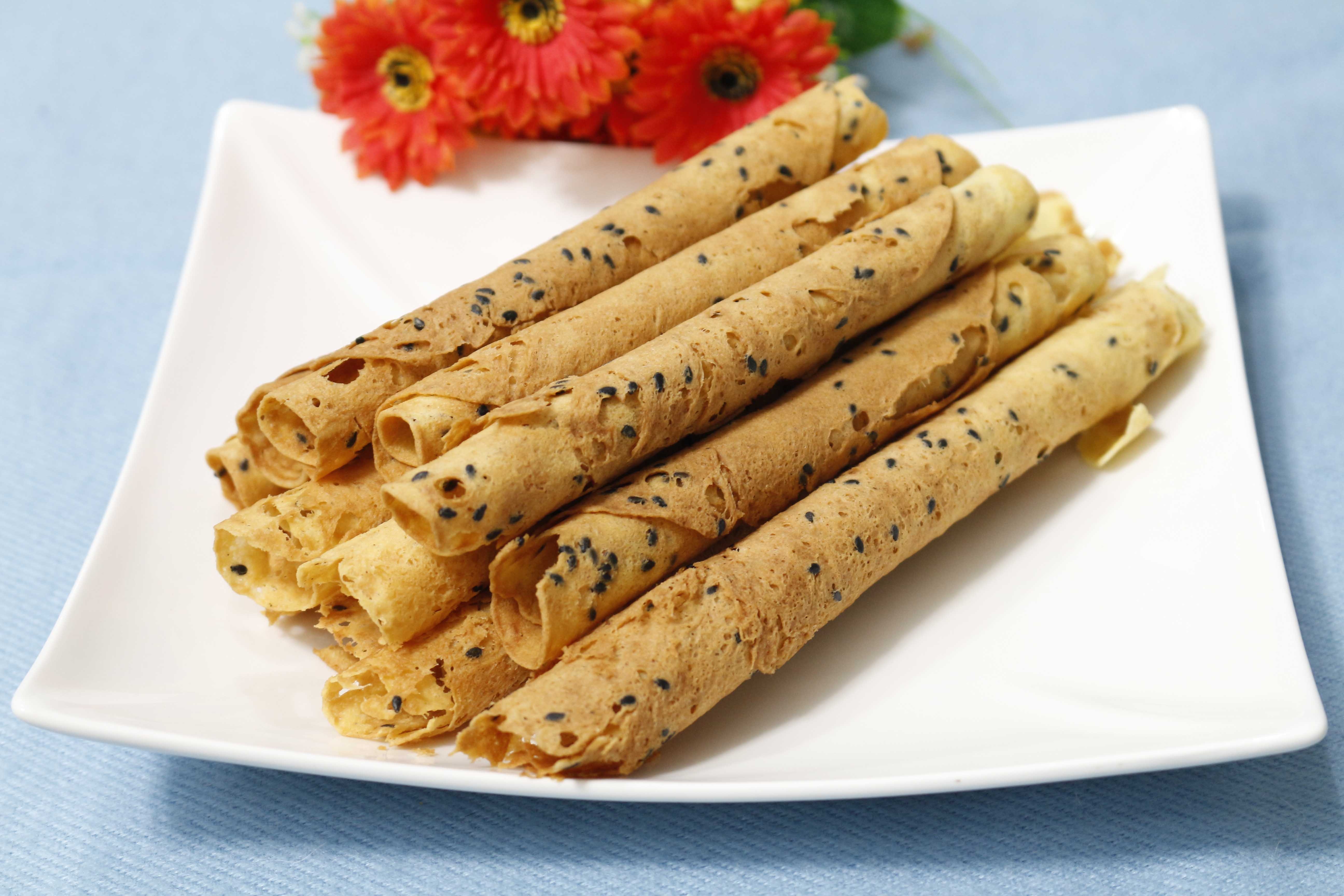 Banh trung cuon gion tan hinh anh