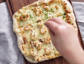 Cach lam banh pizza nhan tom hinh anh