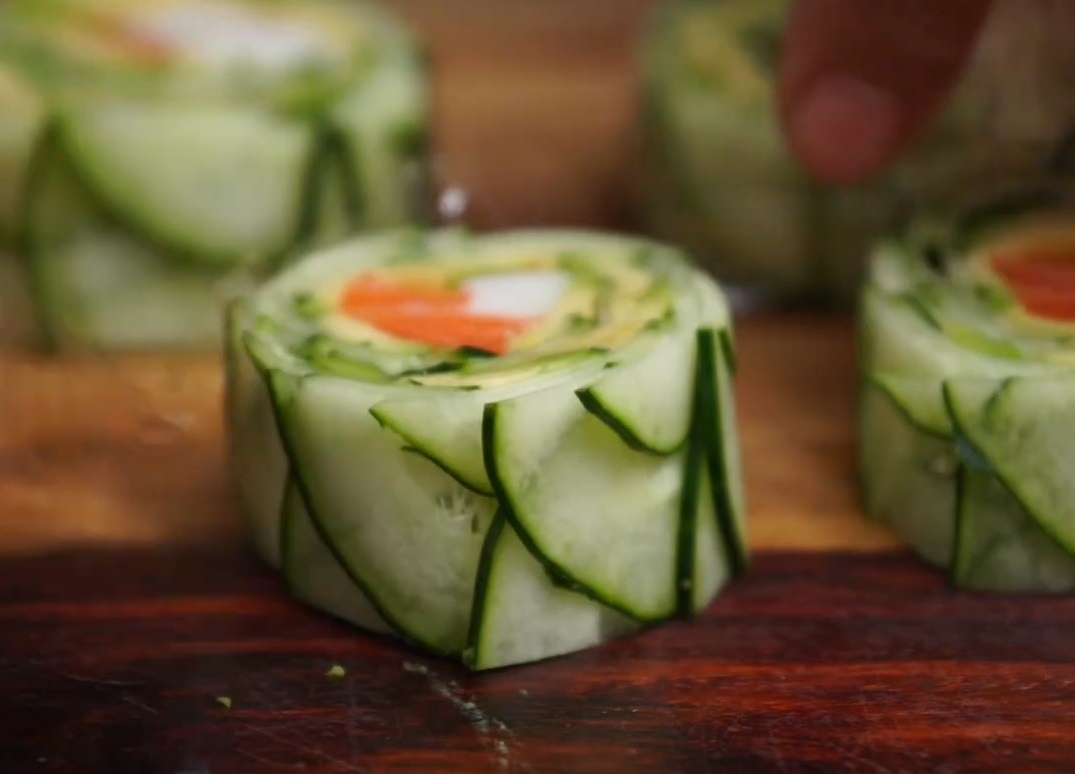 Cuon sushi dua chuot doc dao hinh anh