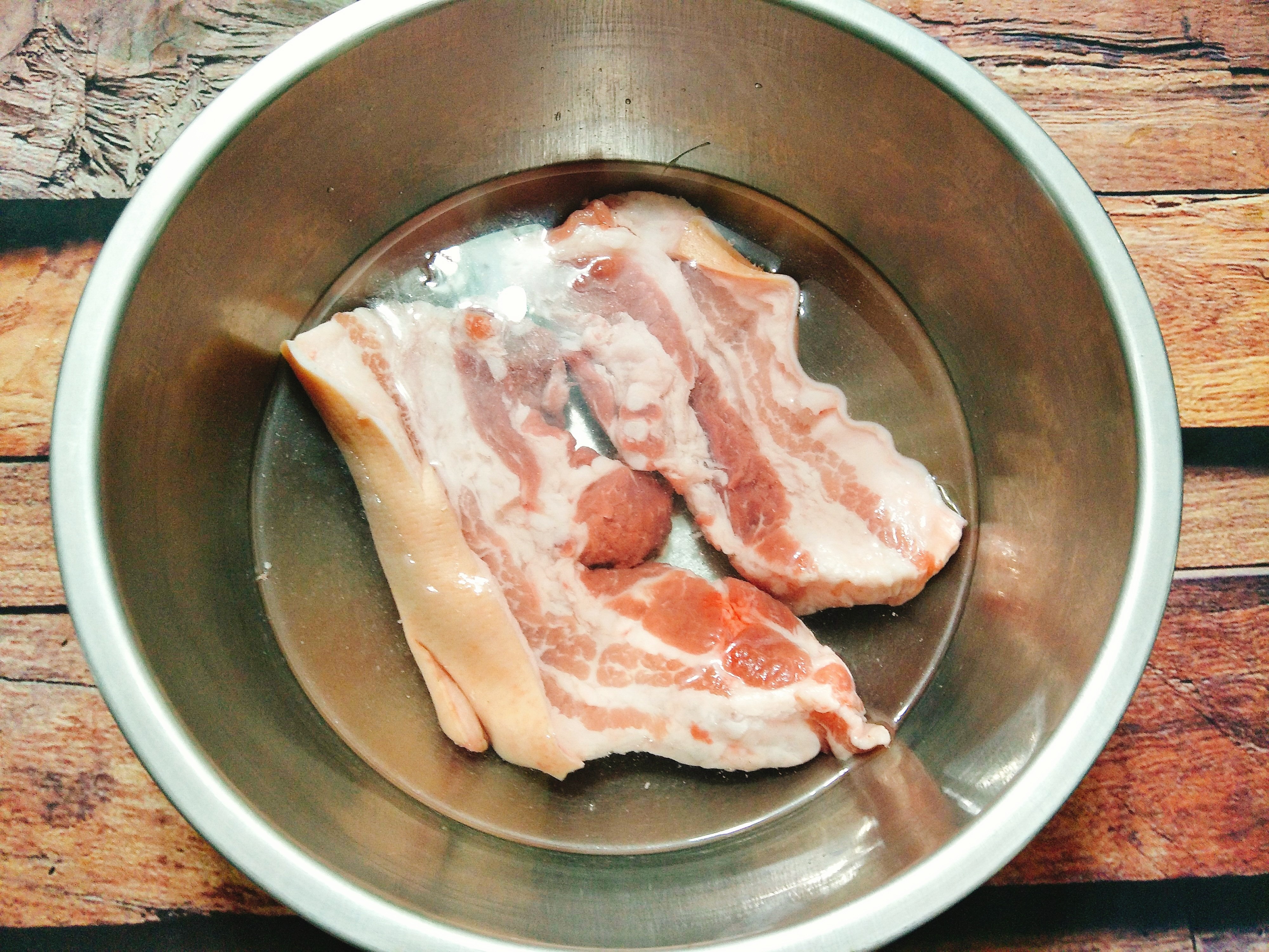 Ba chi tam bia chien gion anh 2