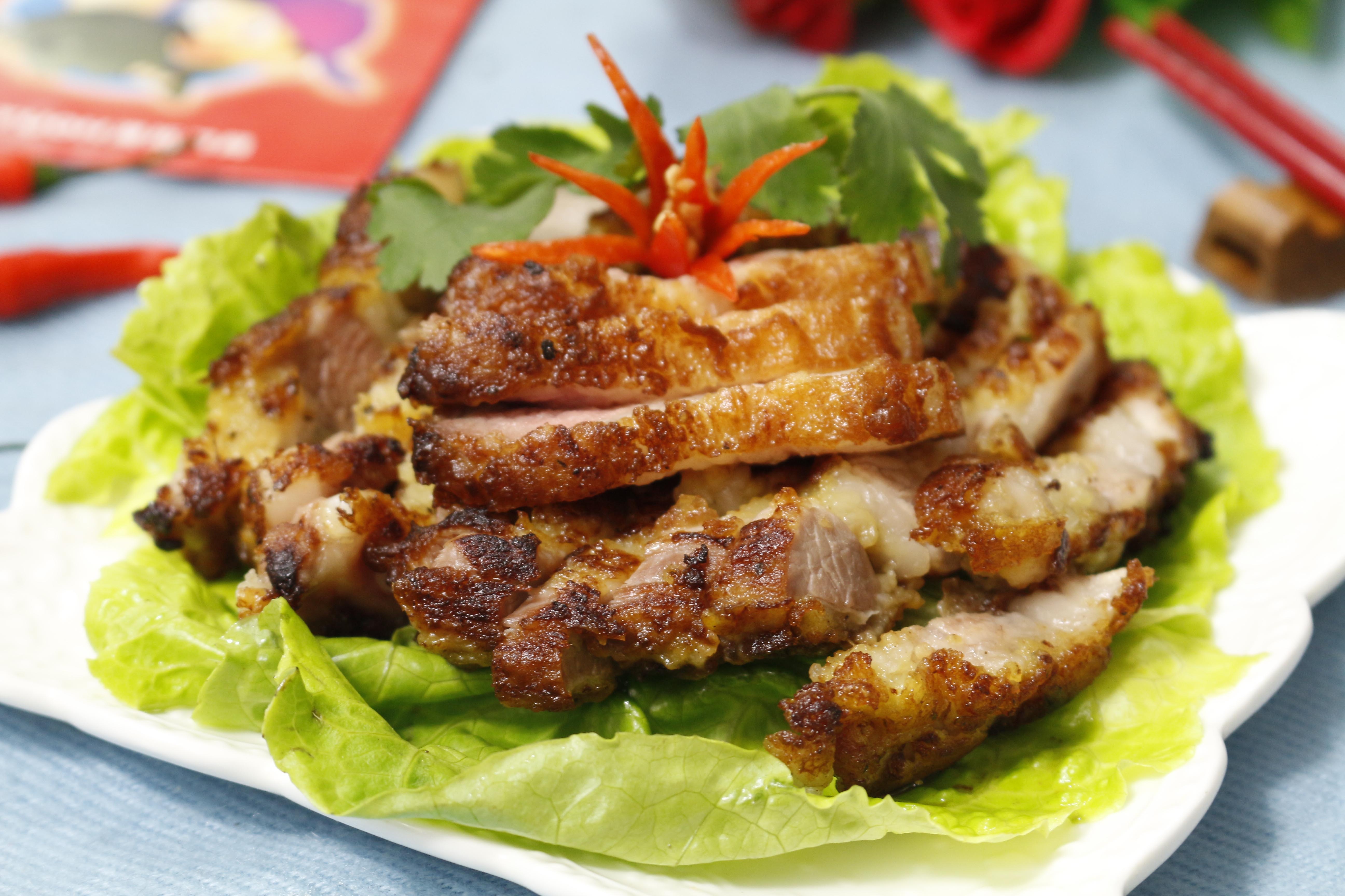 Ba chi tam bia chien gion hinh anh