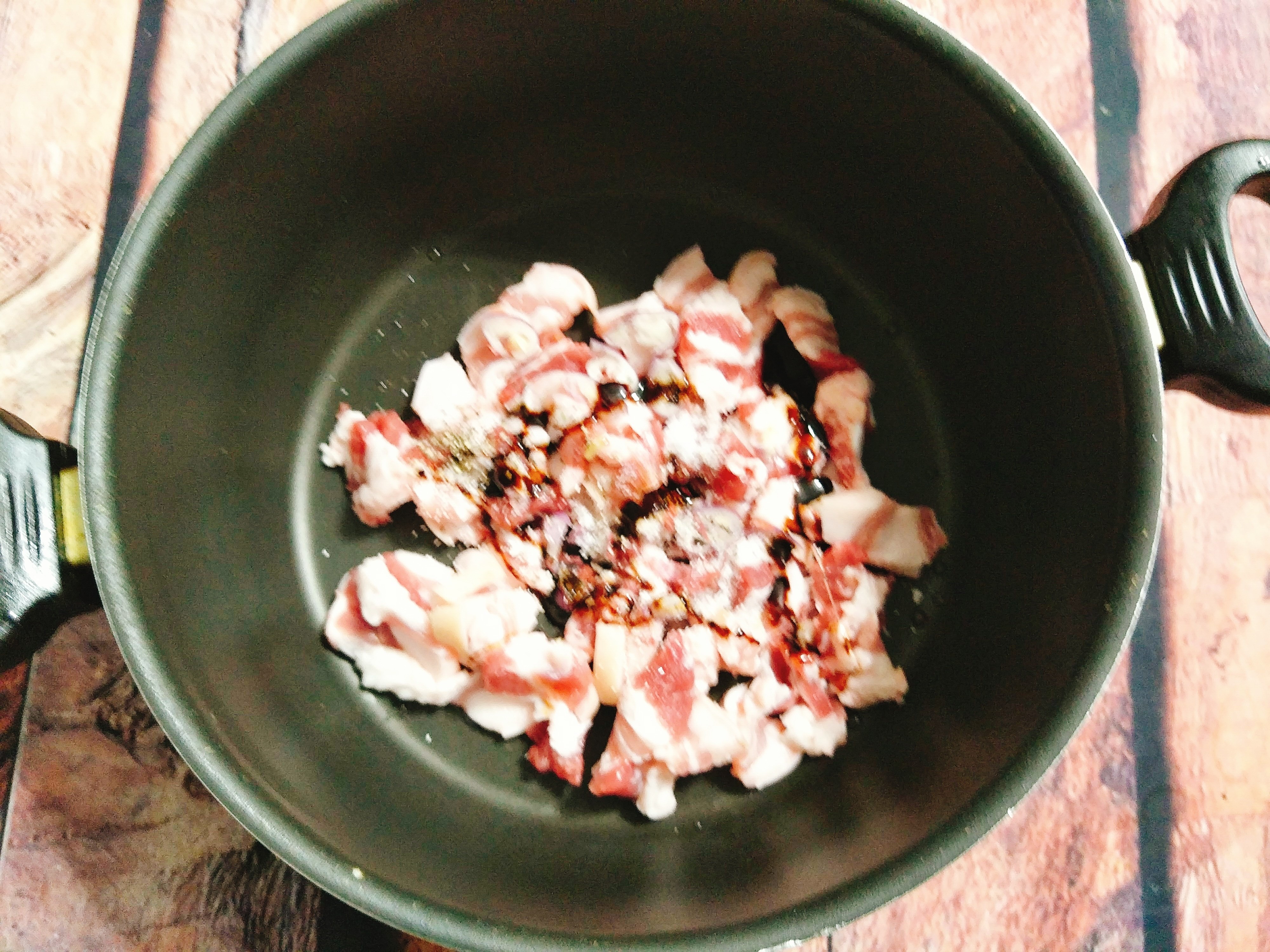 Cach lam thit kho dua anh 4