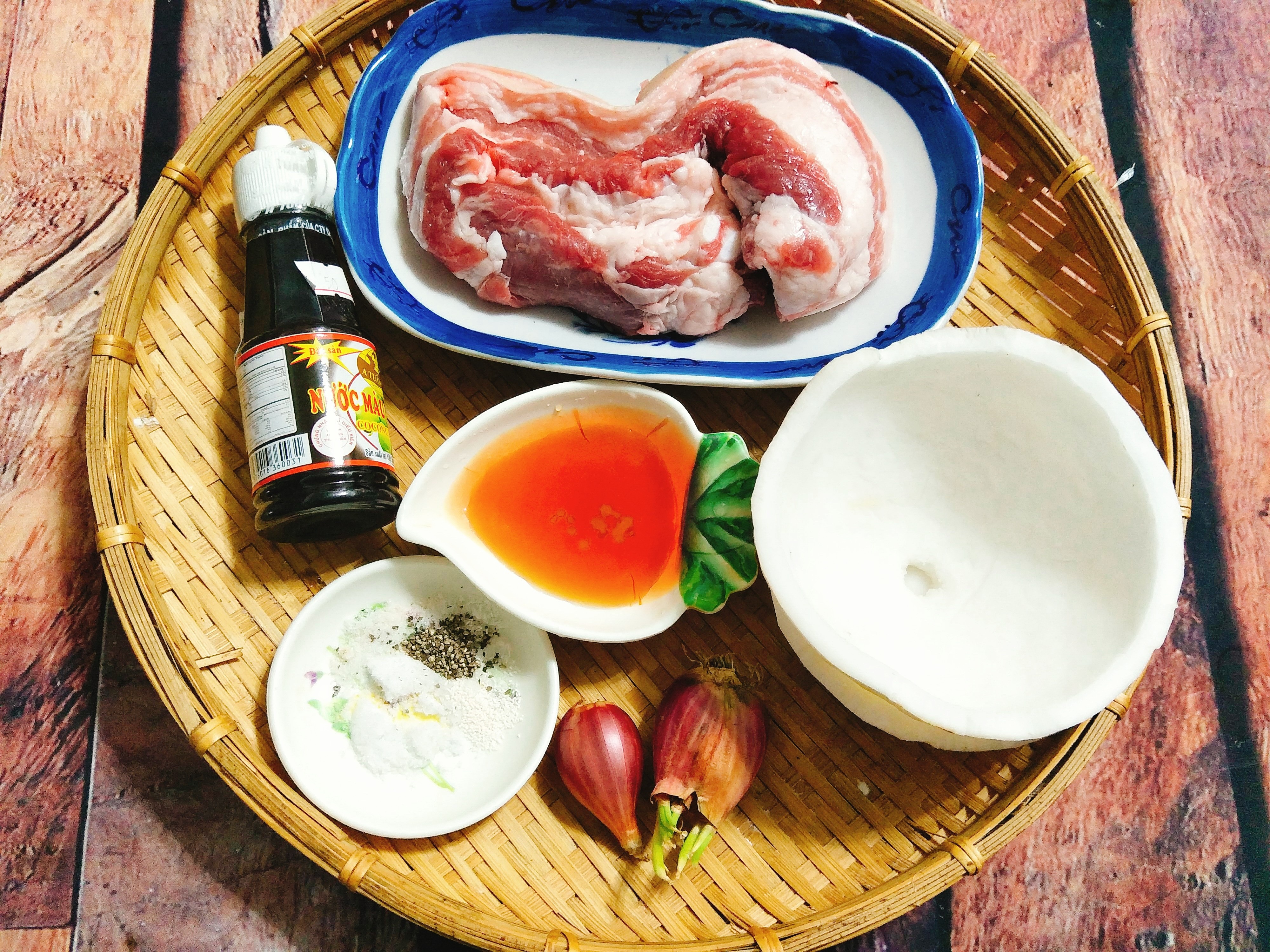 Cach lam thit kho dua anh 1