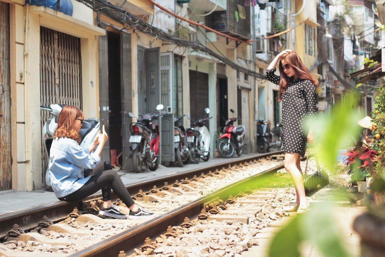 Song ao o xom duong tau Ha Noi anh 9