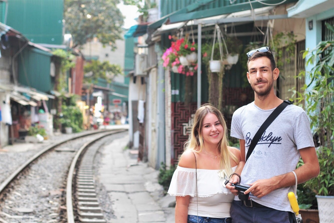 Song ao o xom duong tau Ha Noi anh 3