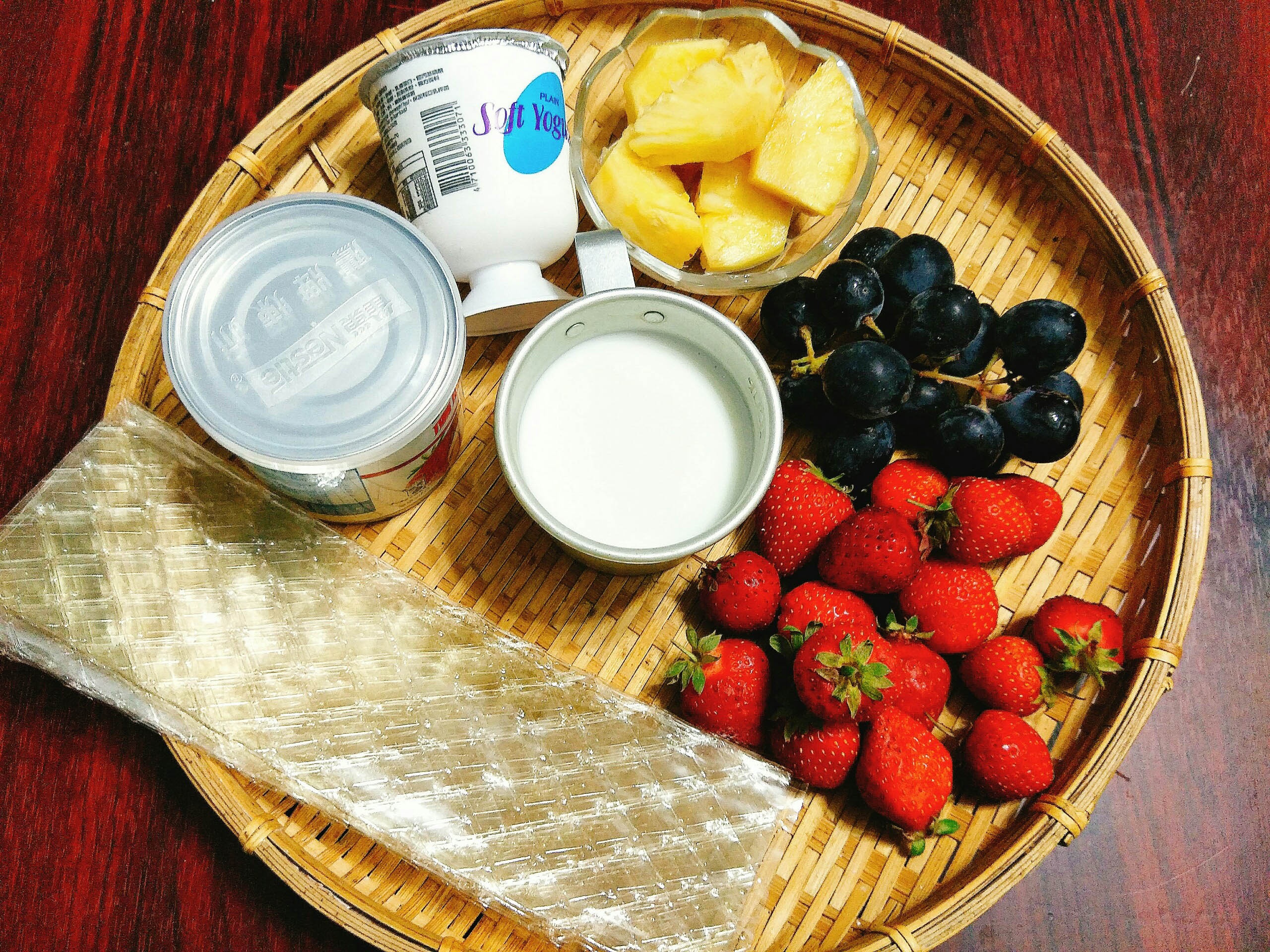 Sua chua deo trai cay anh 1