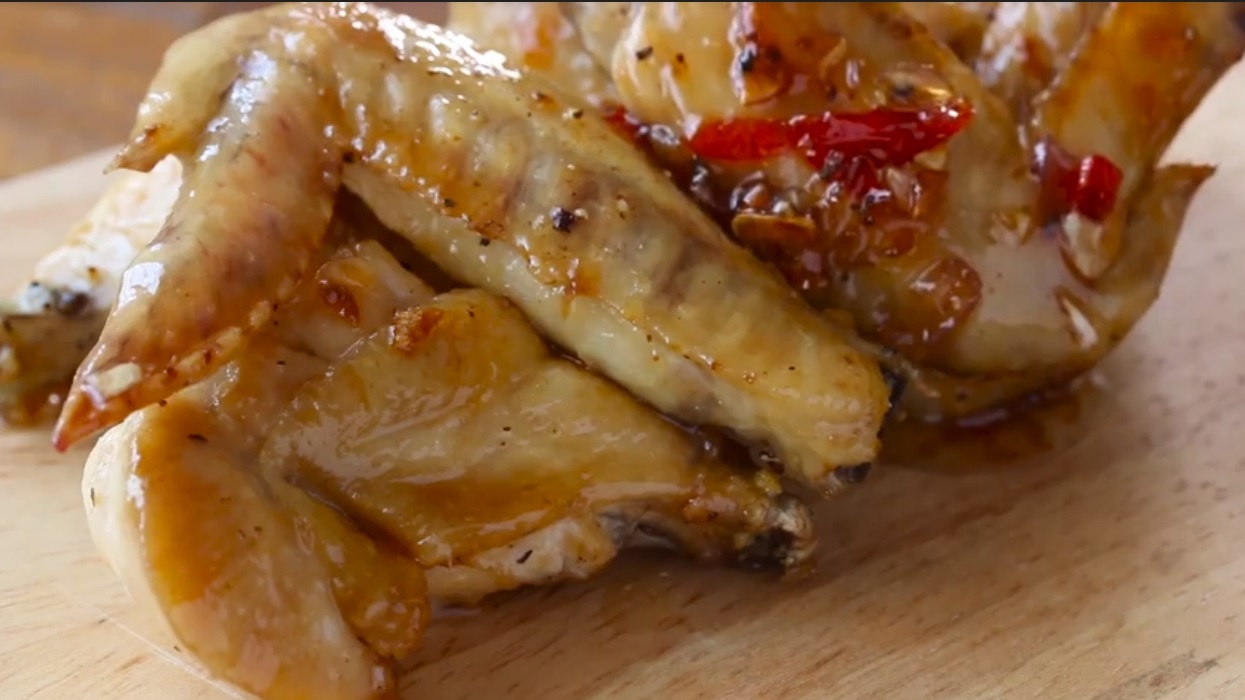 Cach lam canh ga chien sot nuoc mam dam vi cho bua toi hinh anh