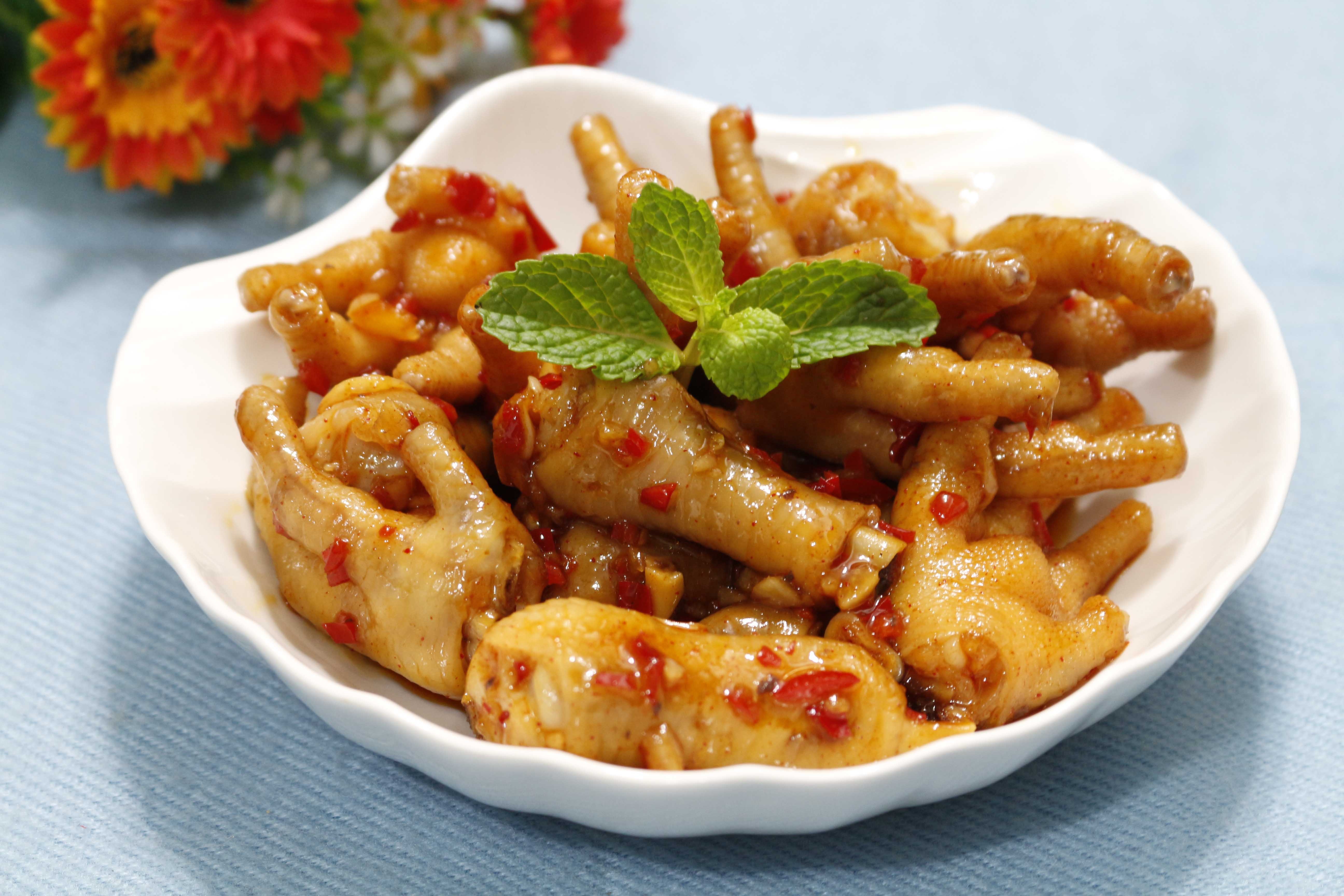 Toi nay an gi: Chan ga xao cay lai rai cho bua toi hinh anh