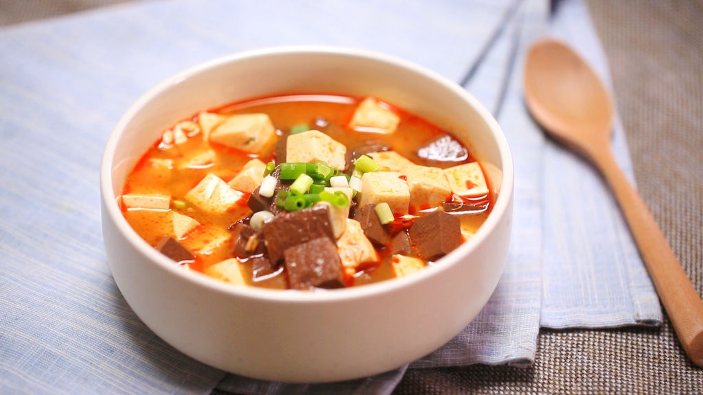 Neu khong biet an gi troi nong, hoc ngay 10 cong thuc dau phu duoi day hinh anh