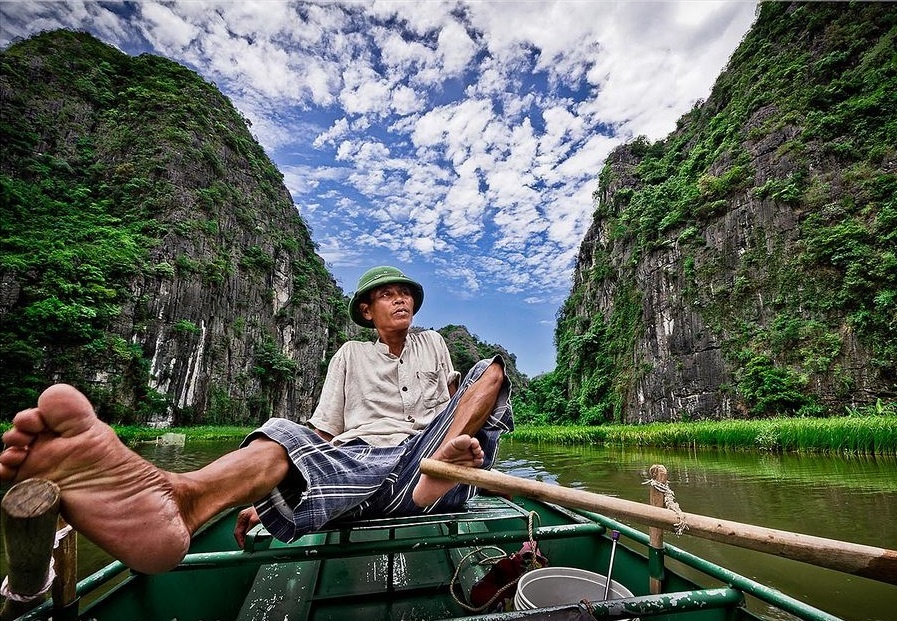 'Nghe thuat' cheo thuyen bang chan doc dao o Ninh Binh hinh anh