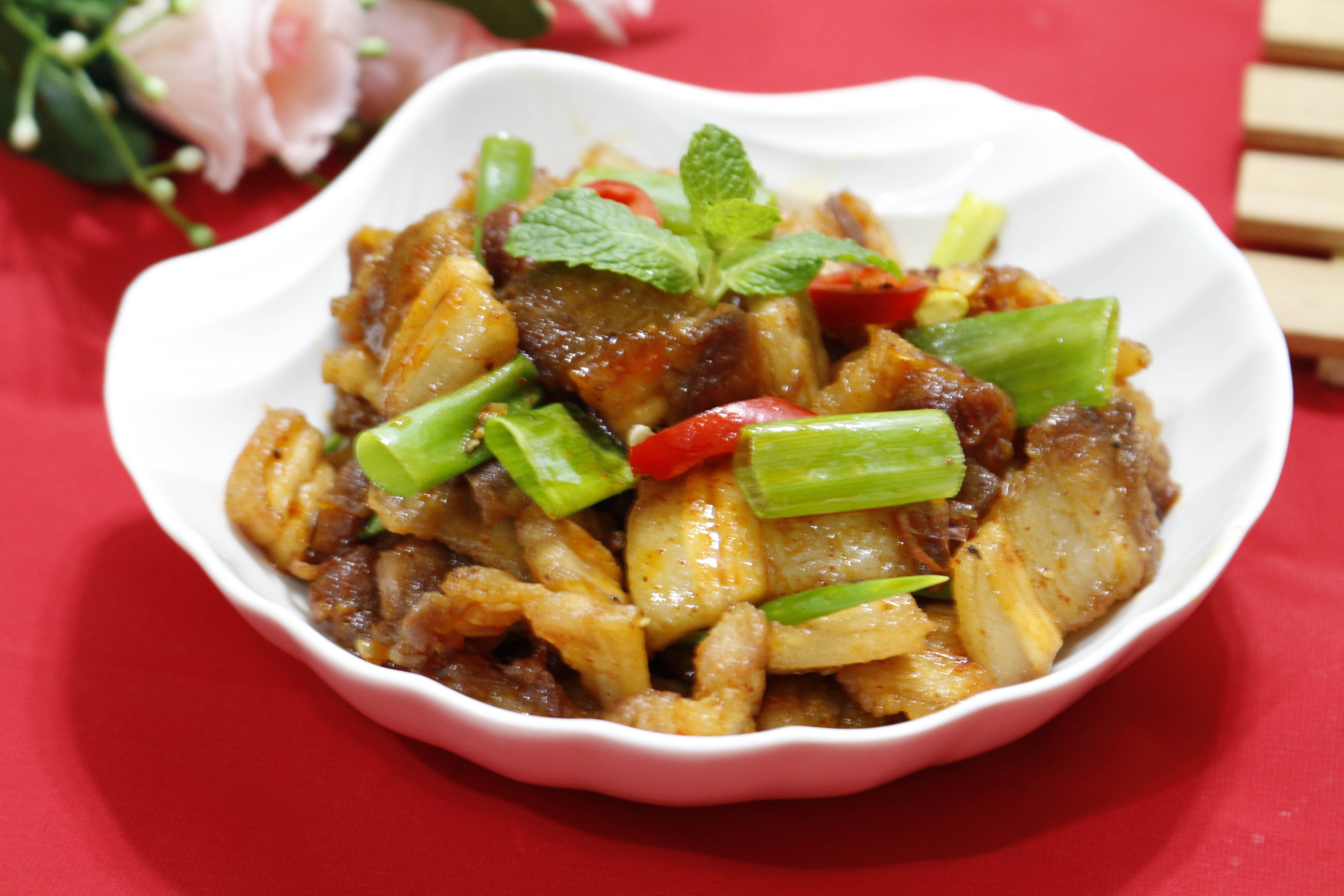 Toi nay an gi: Ba chi rim mam ot hinh anh