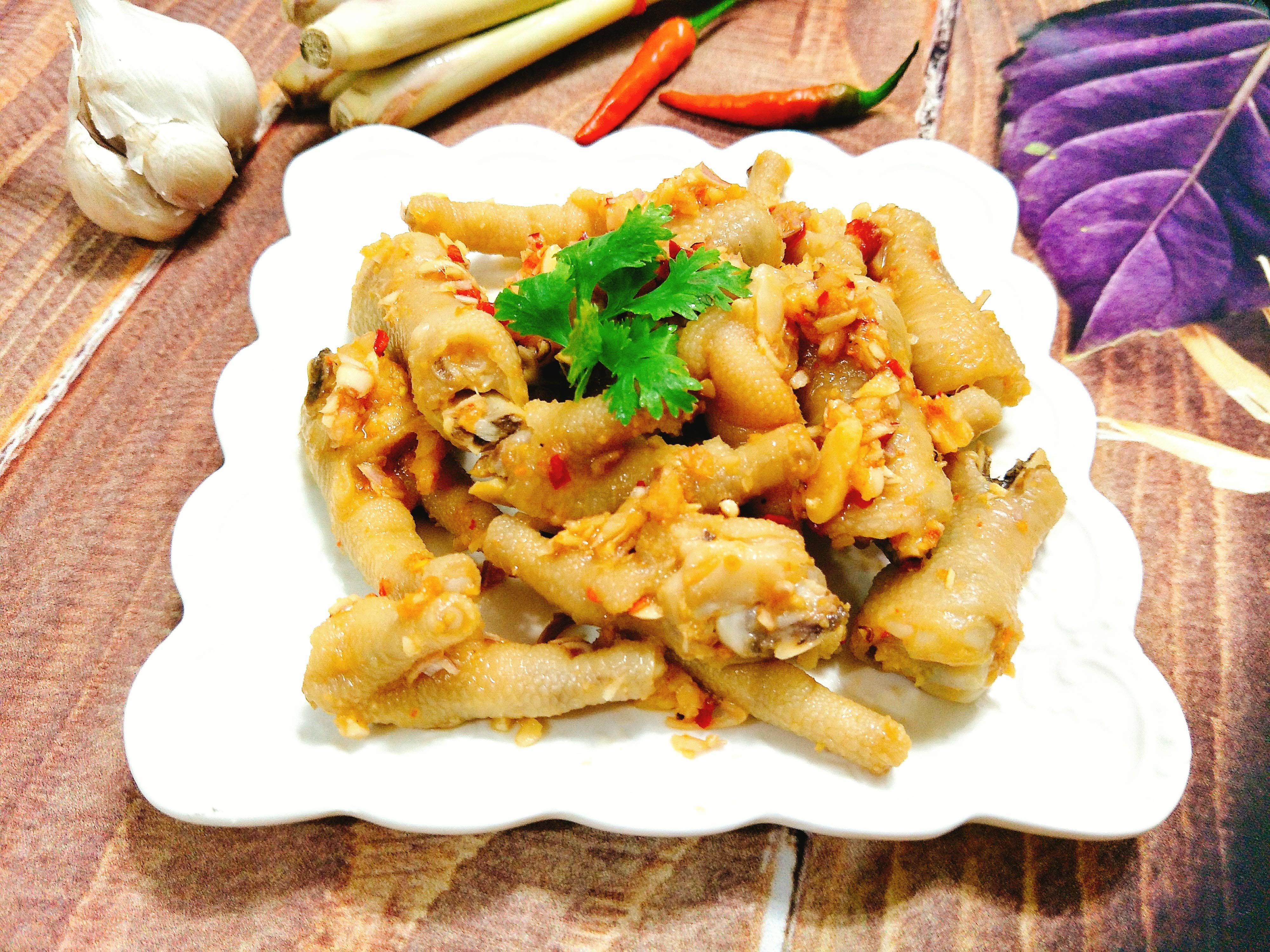 Doi vi voi mon chan ga tron muoi tom cho mua World Cup hinh anh