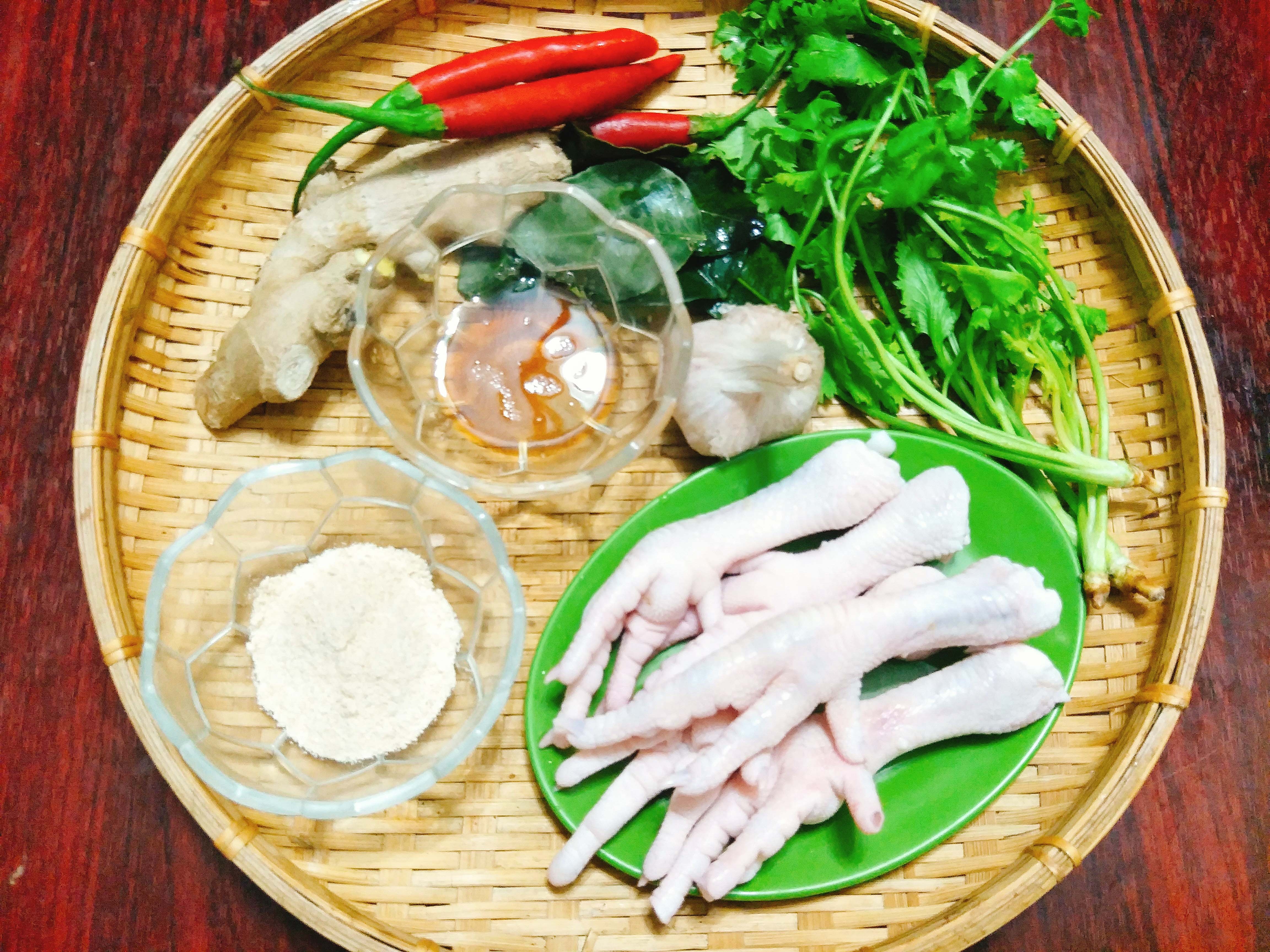 Chan ga tron thinh anh 1