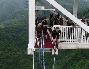 Ban co dam nhay tu san bungee cao nhat the gioi hinh anh