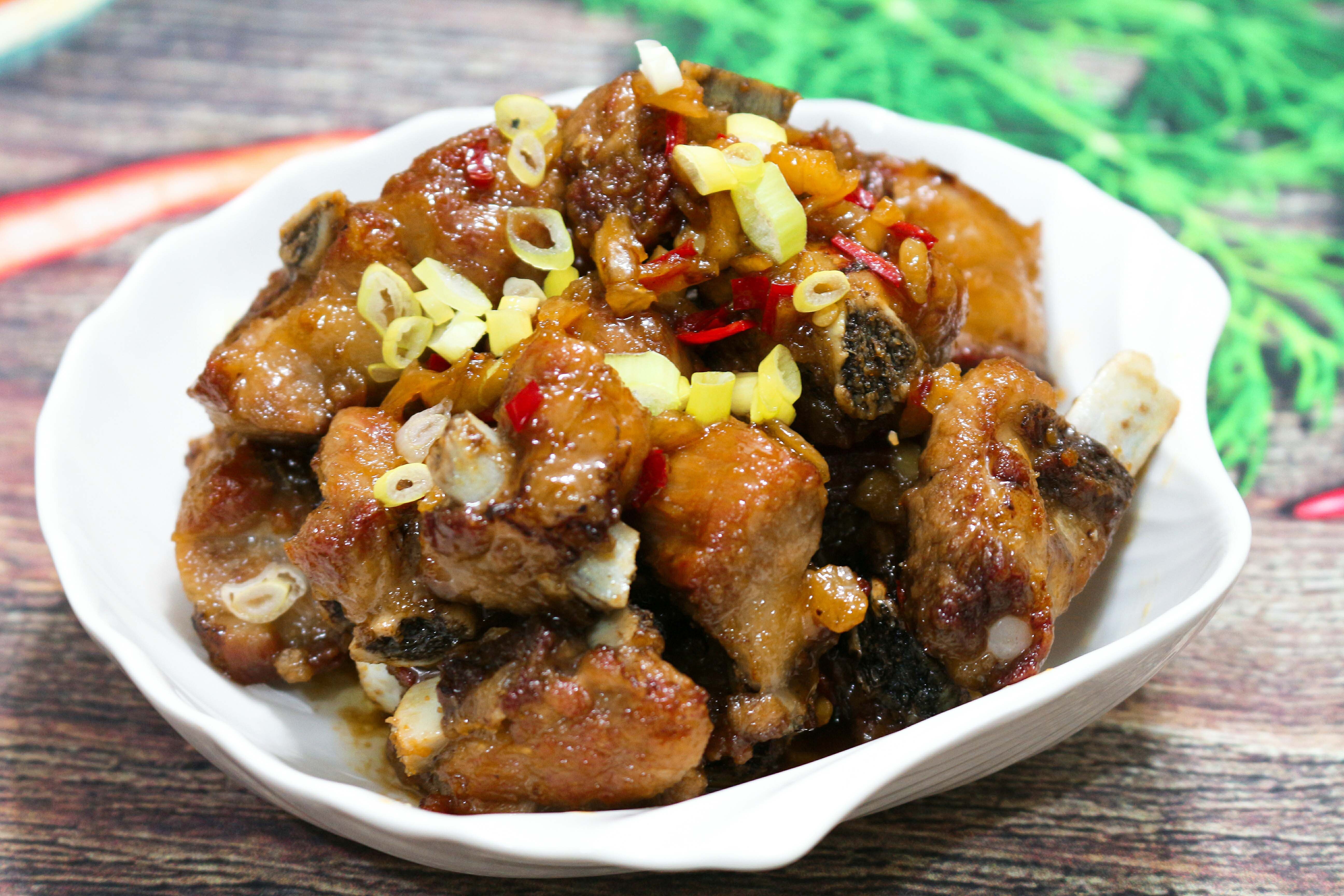 Toi nay an gi: Tu lam suon chien mam ngon dam da hinh anh