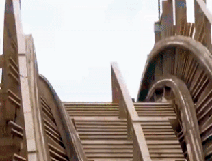 Tau luon sieu toc song song cho du khach 'dap tay' voi ban be hinh anh