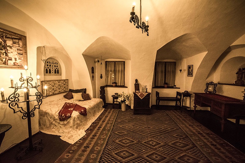 Bên trong lâu đài đáng sợ có thật của Bá tước Dracula ảnh 6 Ben trong lau dai dang so co that cua Ba tuoc Dracula anh 6