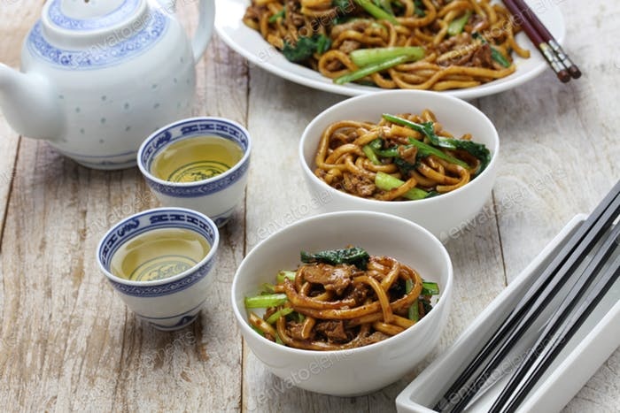 6 mon mi tru danh phai thu khi toi Thuong Hai anh 6