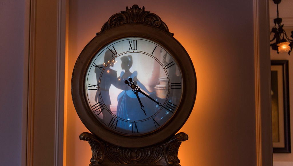 Ben trong nha hang bi mat mot bua gia 15.000 USD anh 4