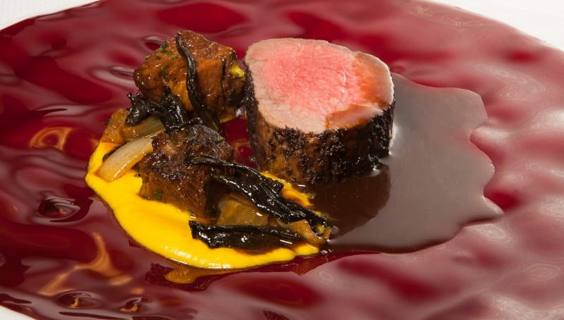 Ben trong nha hang bi mat mot bua gia 15.000 USD anh 9