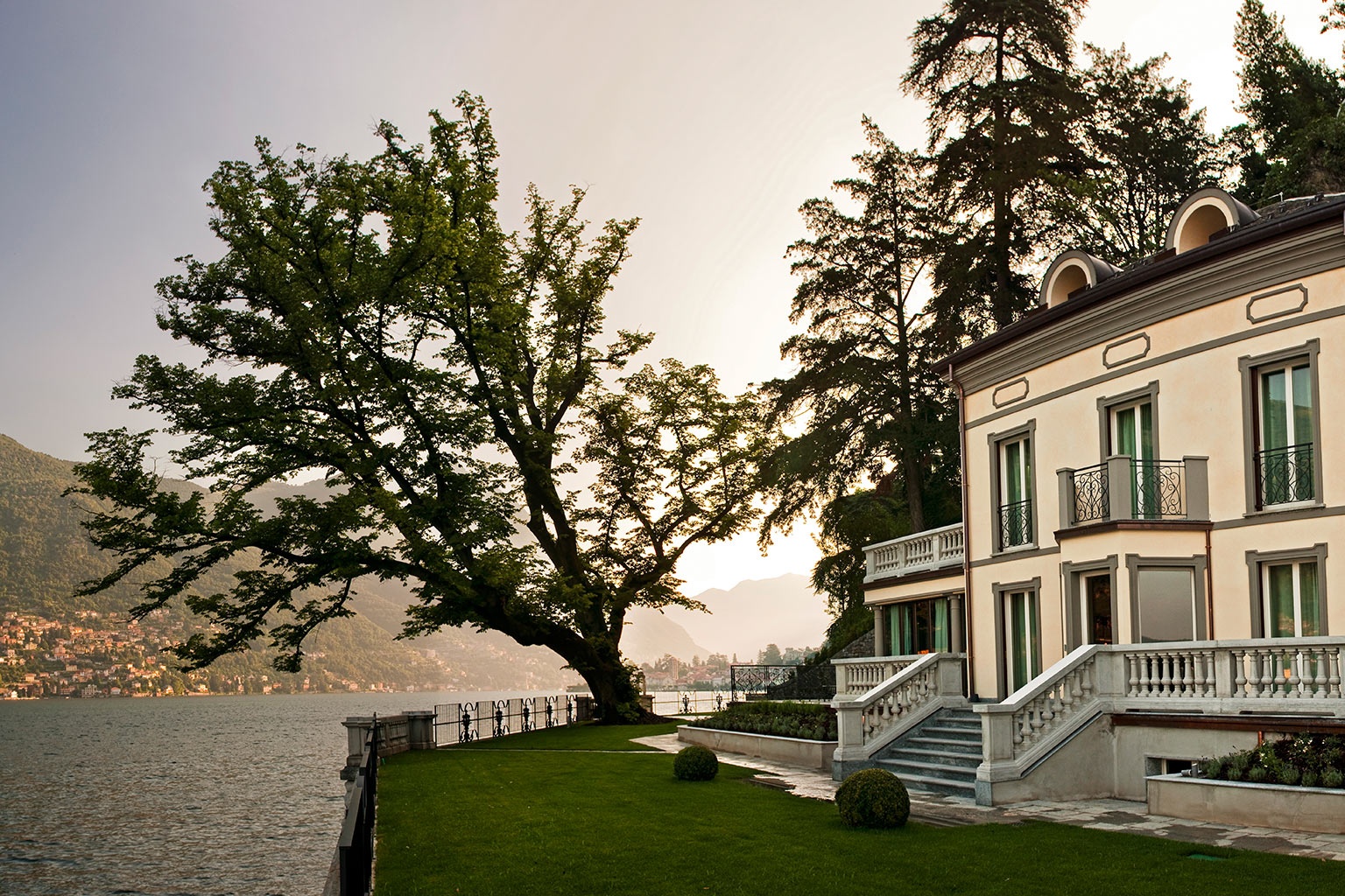 10 khu nghi duong ven ho cho du khach ru nhau di tron thu nay hinh anh