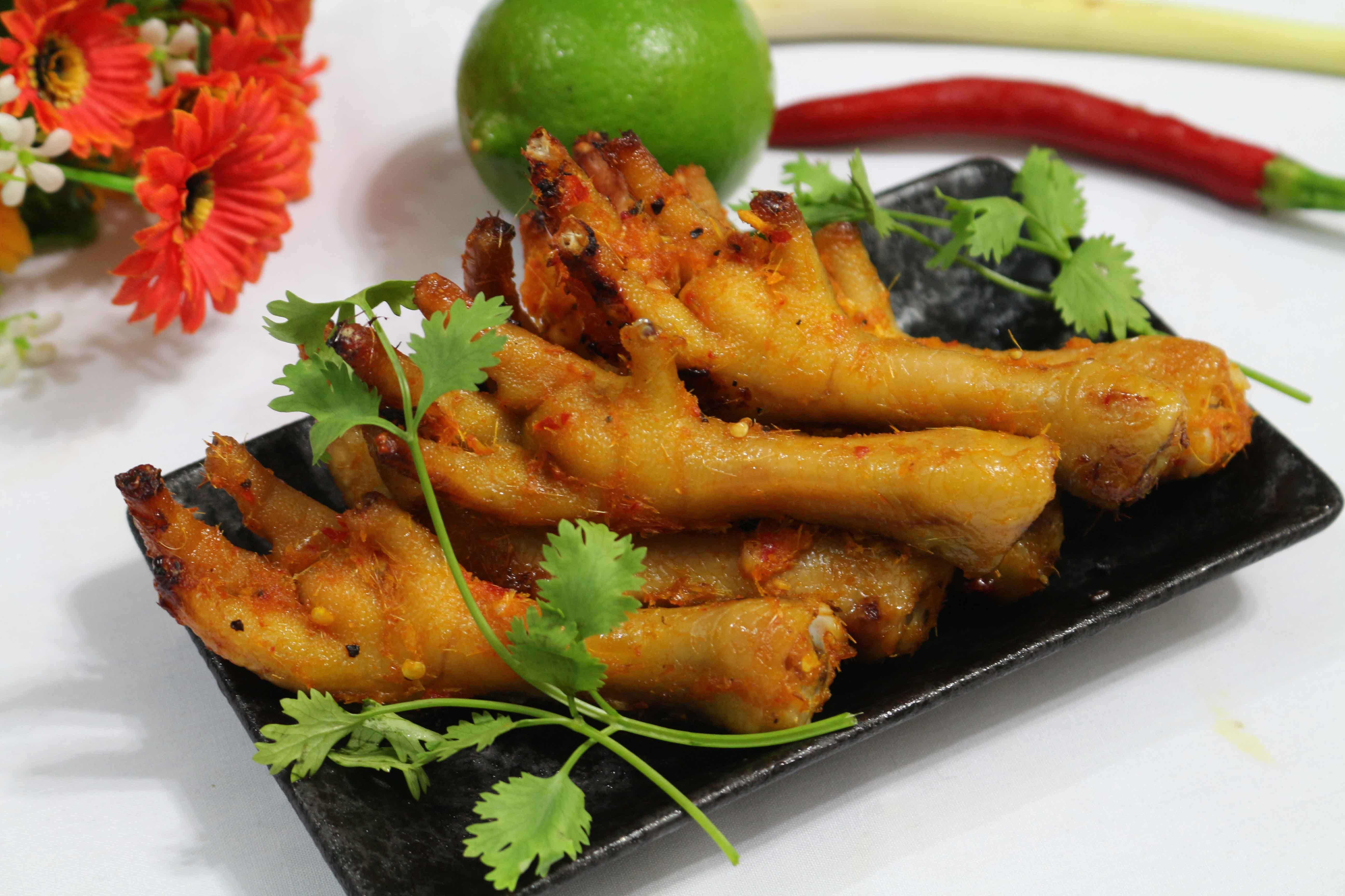 Tu lam chan ga nuong chanh sa ngon tuyet cho gia dinh hinh anh