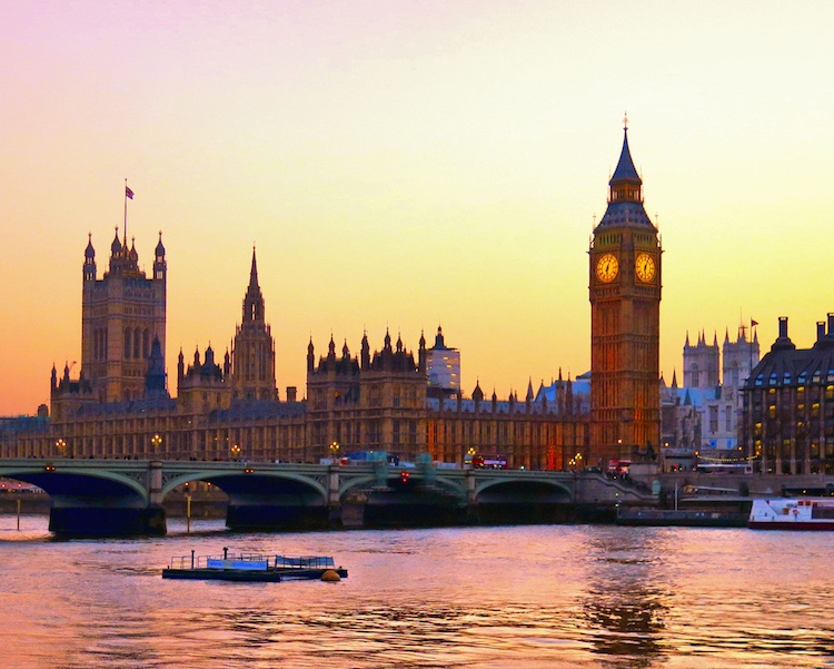 8 diem den co that trong nhung buc hoa lung danh anh 10