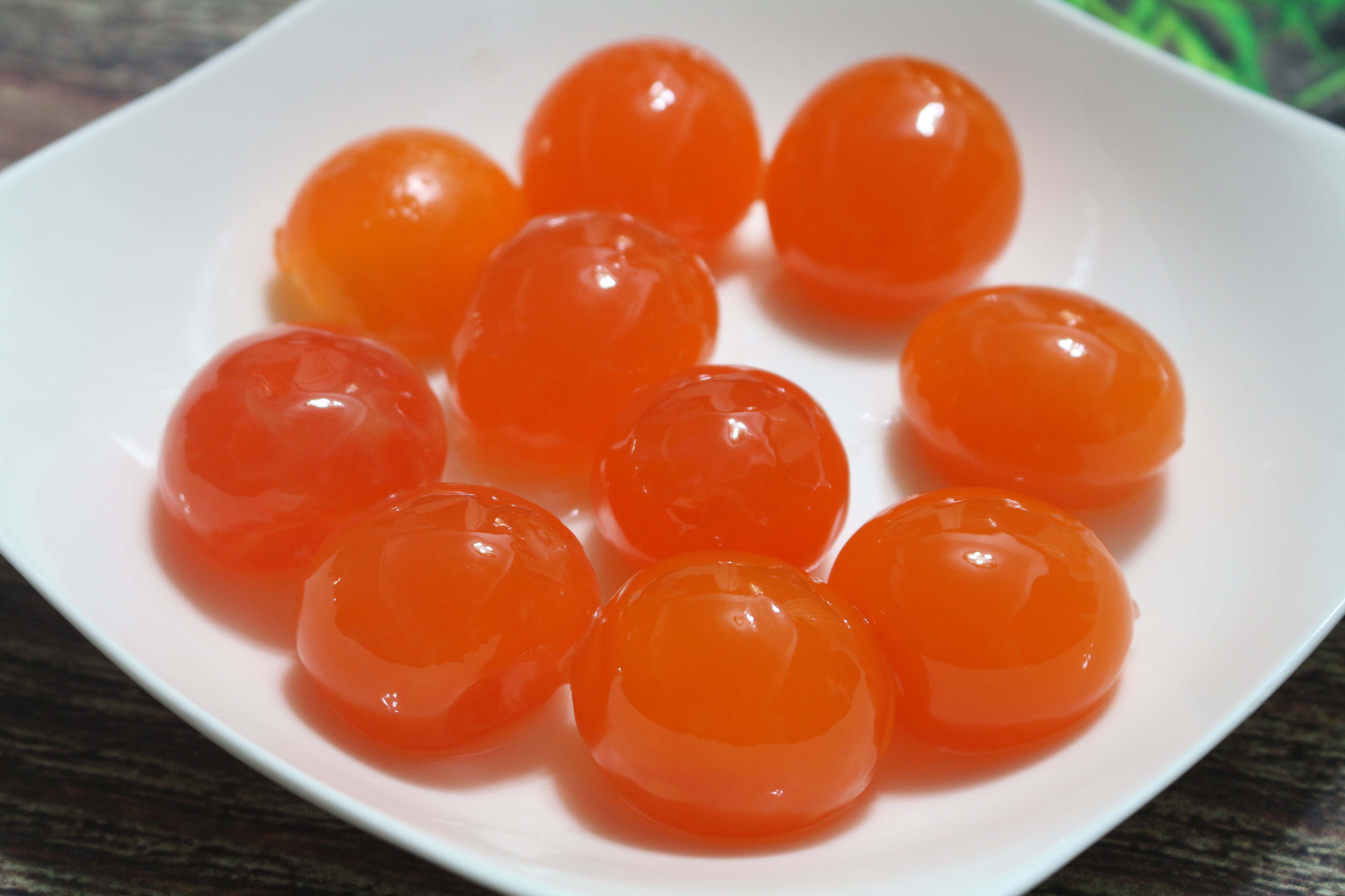 Hoc cach tu lam trung muoi hinh anh