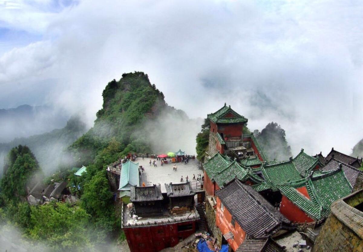 Hubei китай. Монастырь Уданшань Китай. Уданшань Хубэй. Монастыри Уданшань (провинция Хубэй). Гора Удан в Китае.