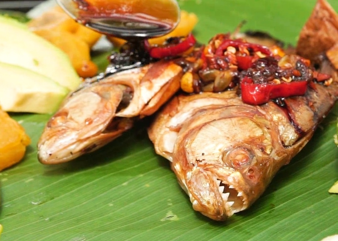 Piranha nuong - mon an dang so cua tho dan Amazon hinh anh