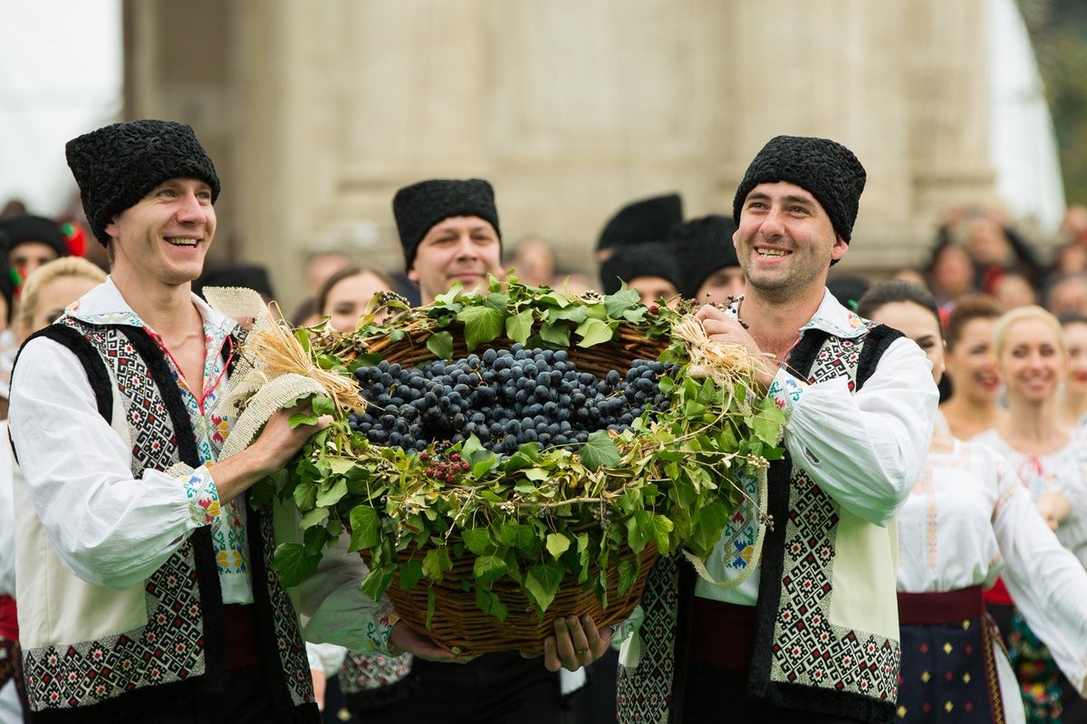 Ham ruou lon nhat the gioi anh 11