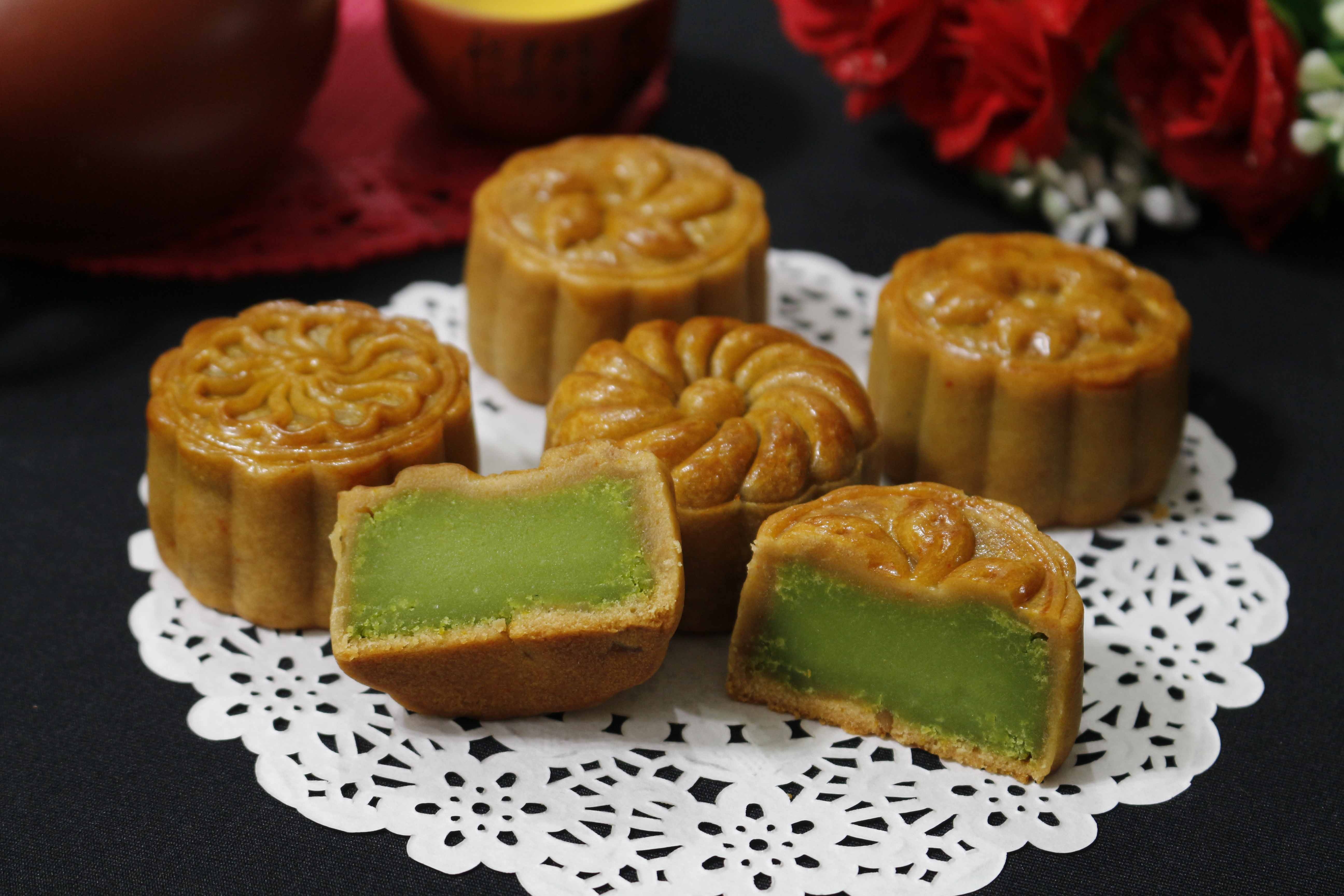 Lam banh nuong nhan tra xanh thanh mat ngay Trung thu hinh anh