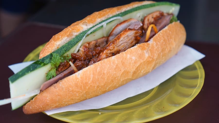 Bao Tay diem danh nhung hang banh mi hut khach o Hoi An hinh anh