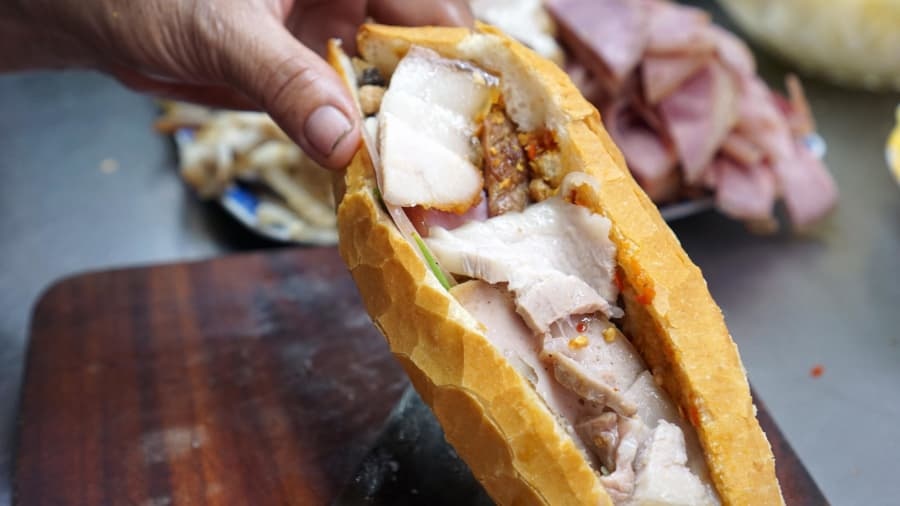 Nhung hang banh mi khien khach Tay me met o Hoi An anh 7