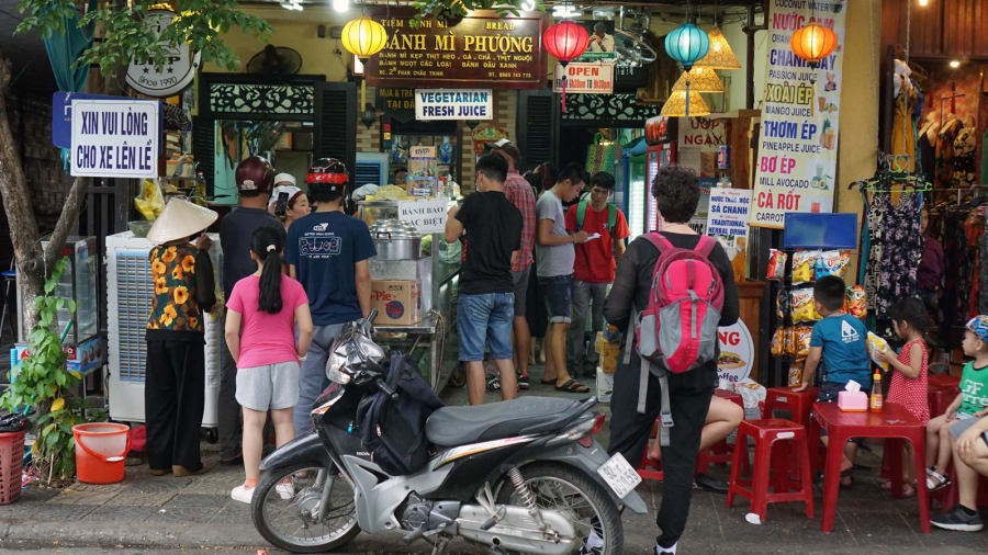 Nhung hang banh mi khien khach Tay me met o Hoi An anh 8