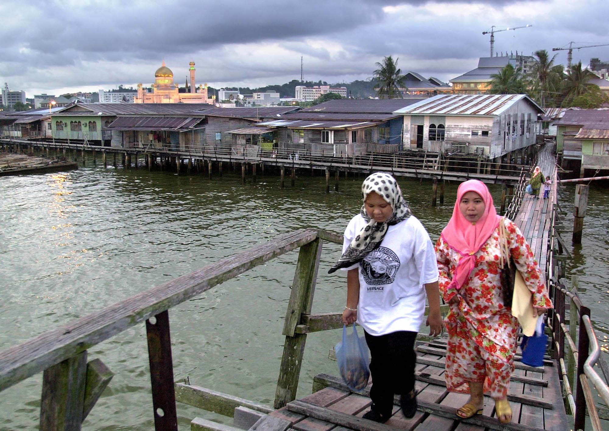 Ngoi lang noi giua thu do hoa le cua Brunei hinh anh