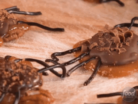 Lam caramel hinh nhen cho ngay le Halloween hinh anh