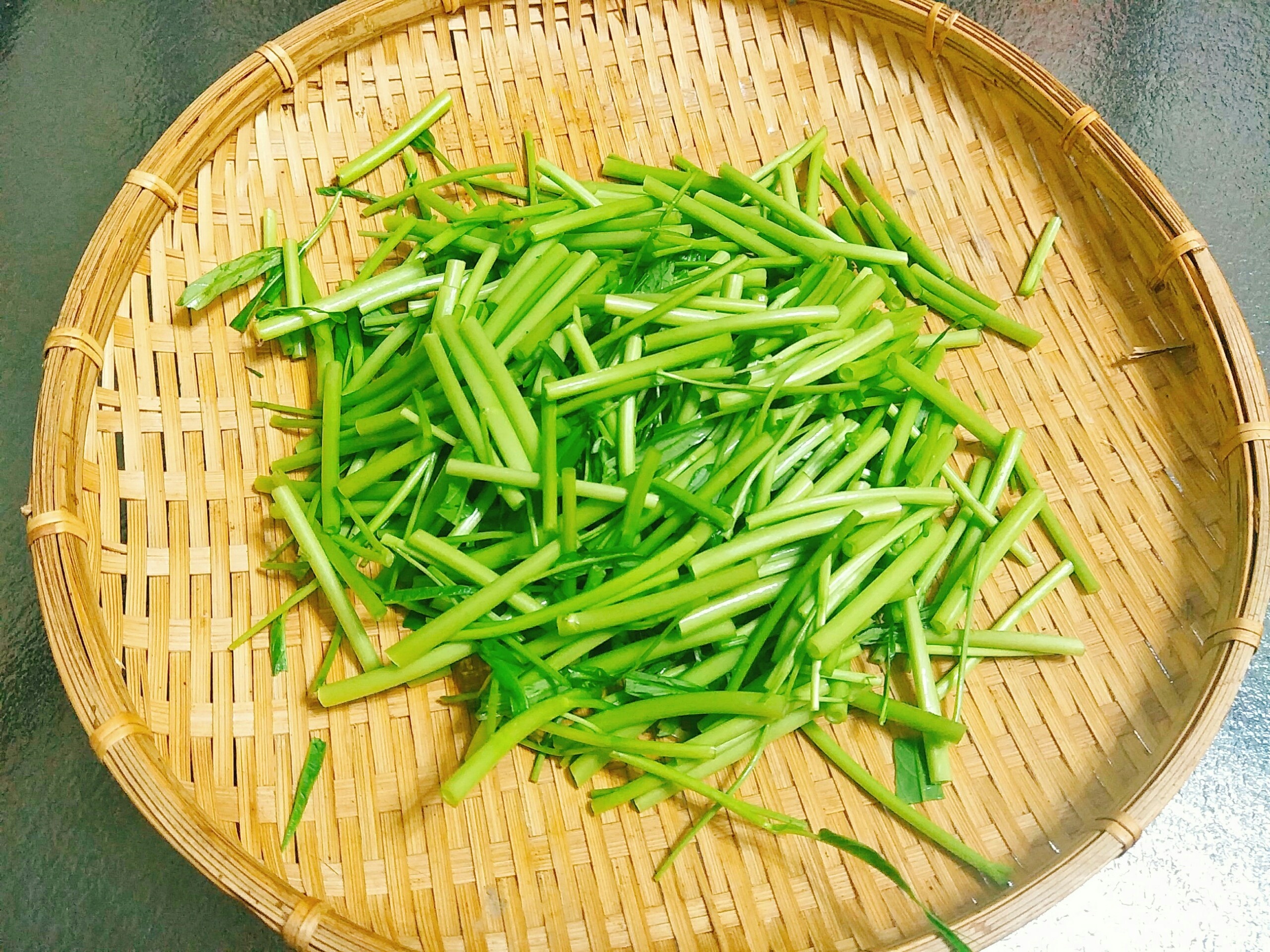 Rau muong ngam chua ngot anh 3